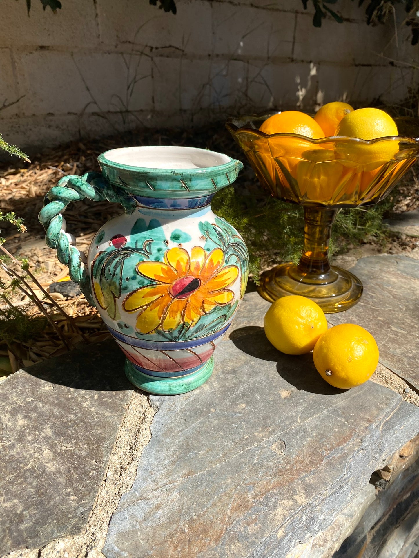 Pichet ancien en céramique