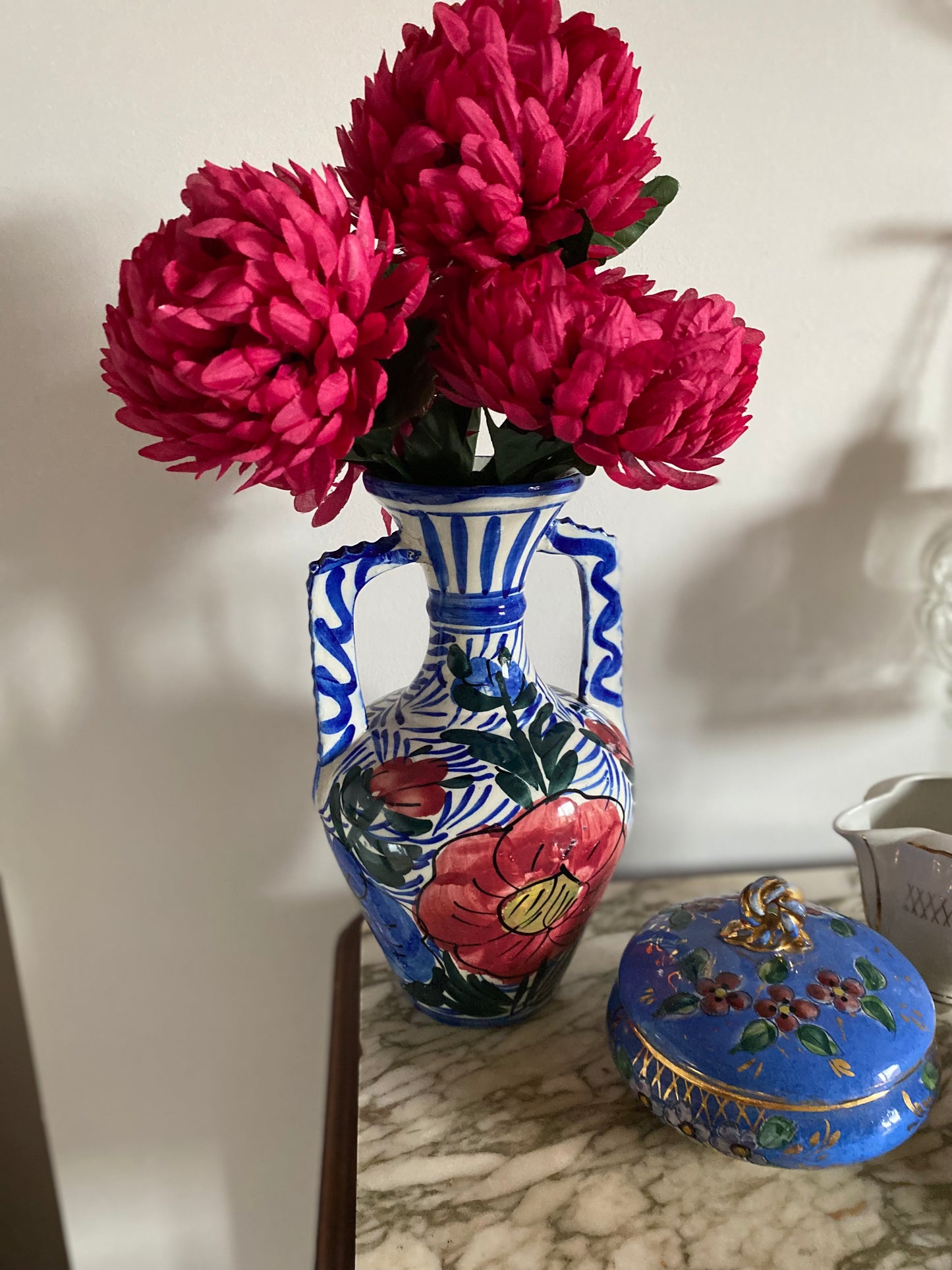 Vase à anse en céramique ancienne