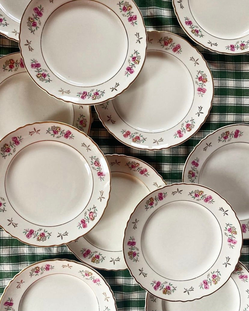 10 assiettes à dessert en faïence
