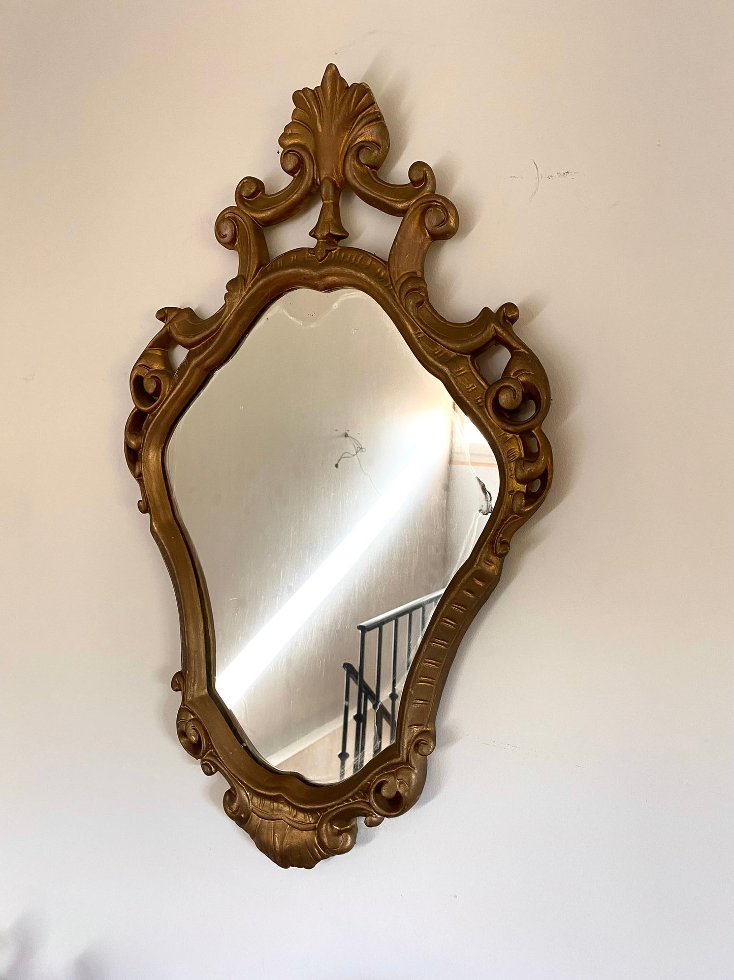 Miroir ancien à coquille