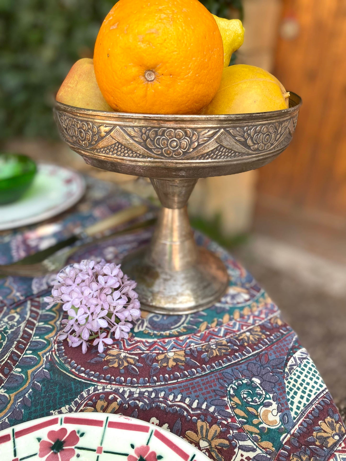 Coupe sur pied en métal argenté ancien gravé