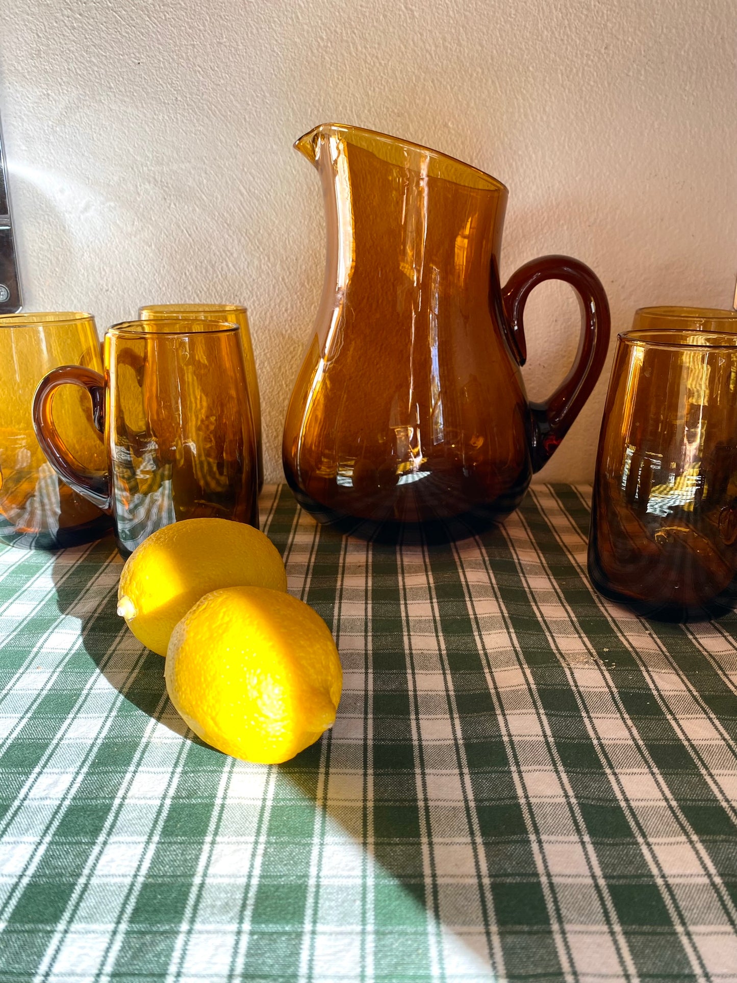 Service à orangeade ancien en verre ambré