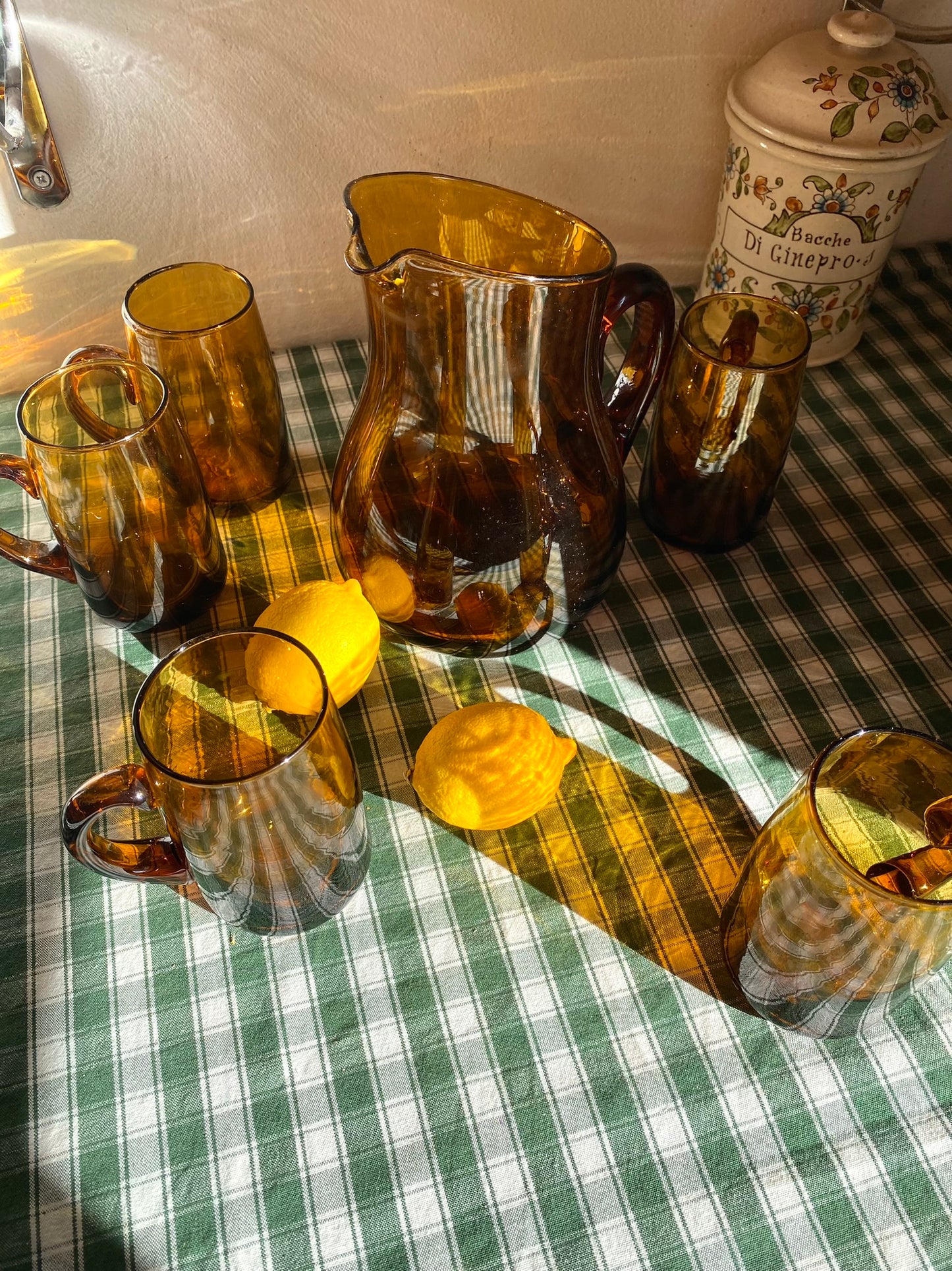 Service à orangeade ancien en verre ambré