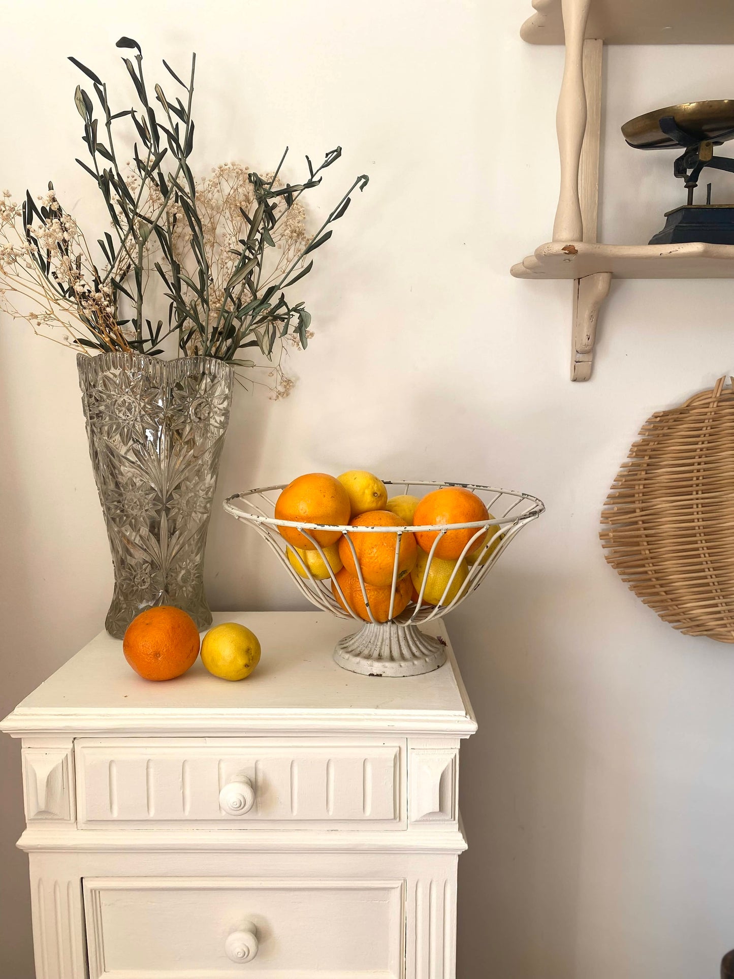 Coupe à fruit en métal blanc patiné