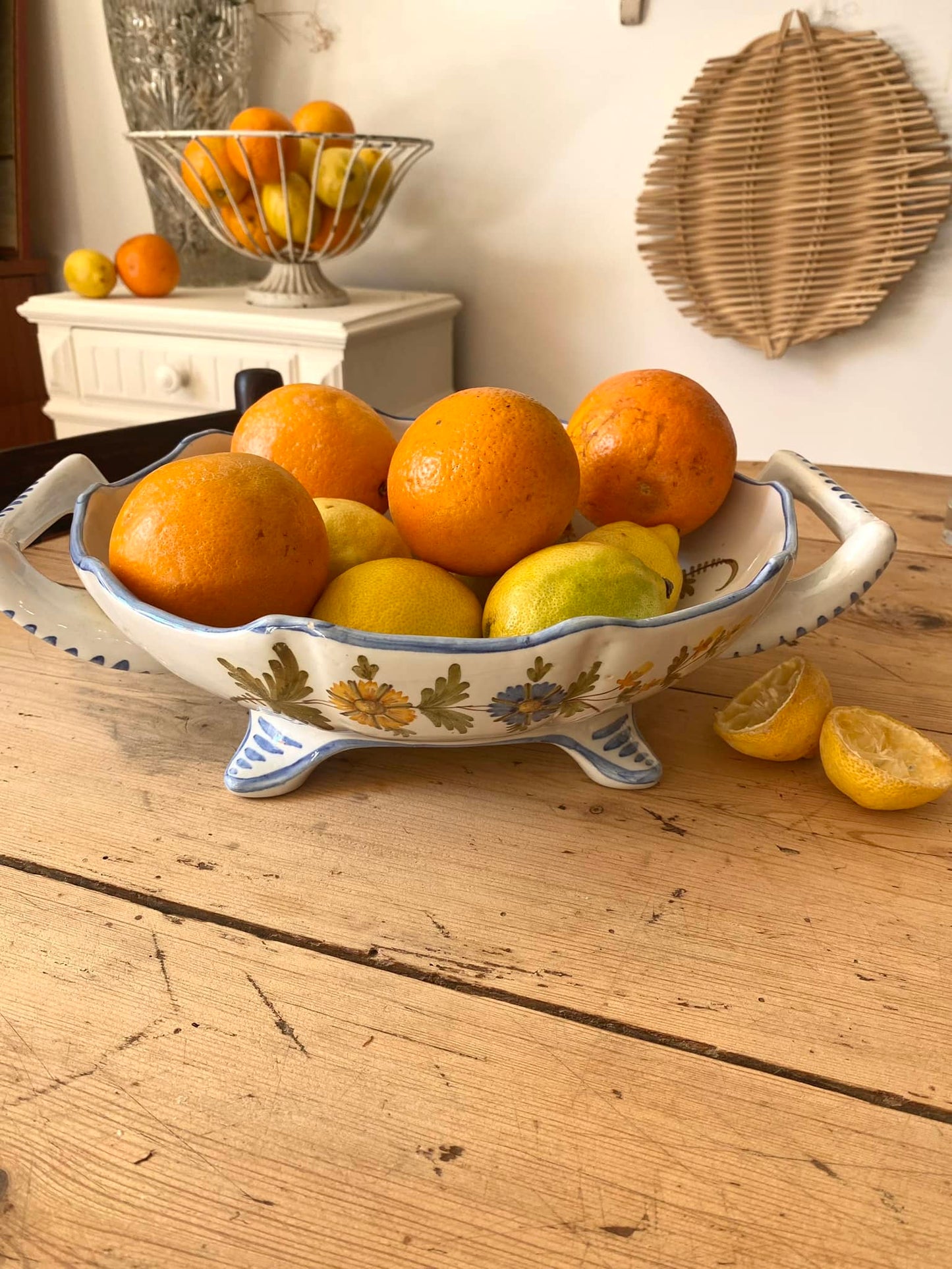 Plat de service semi-creux en céramique ancienne