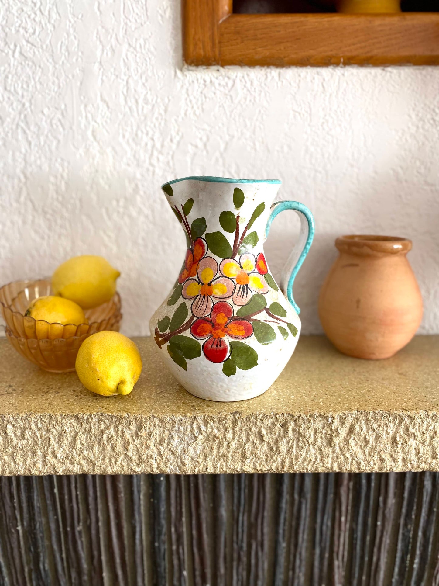 Pichet en céramique ancienne peint à la main