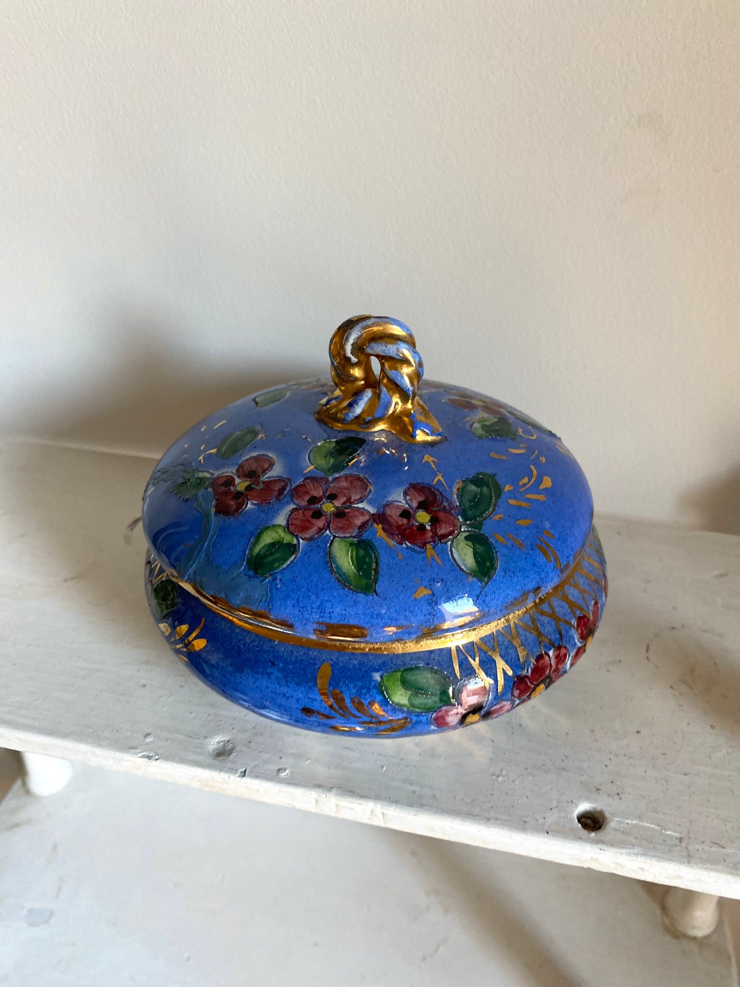 Boîte à bijou en faïence ancienne bleu