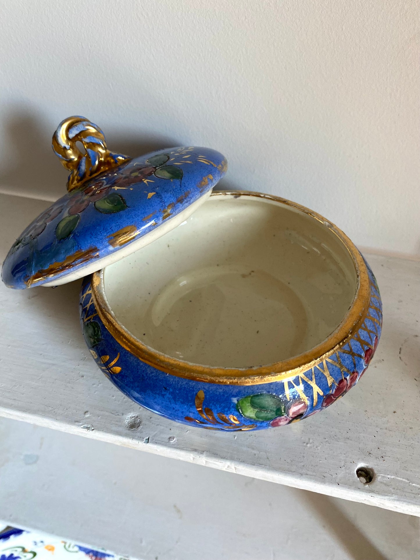 Boîte à bijou en faïence ancienne bleu