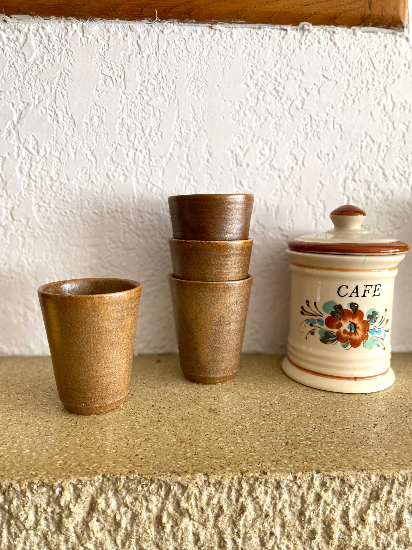 4 verres en grès ancien