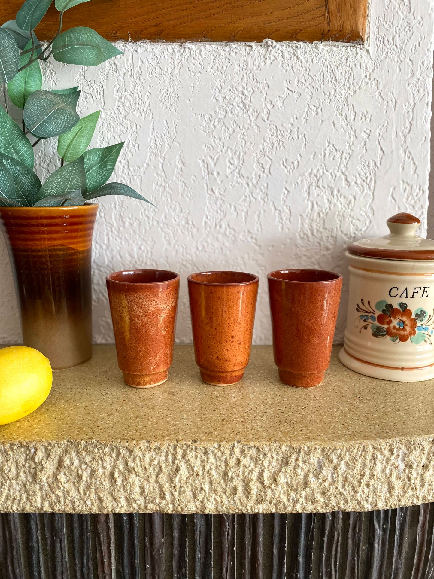 3 verres vintage en terre cuite vernissée