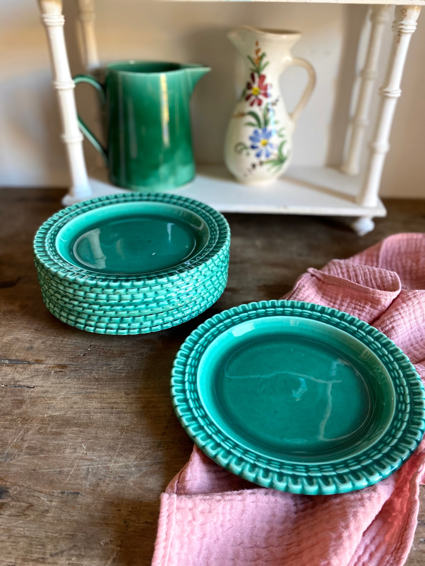 10 assiettes à dessert en céramique ancienne vernissée verte