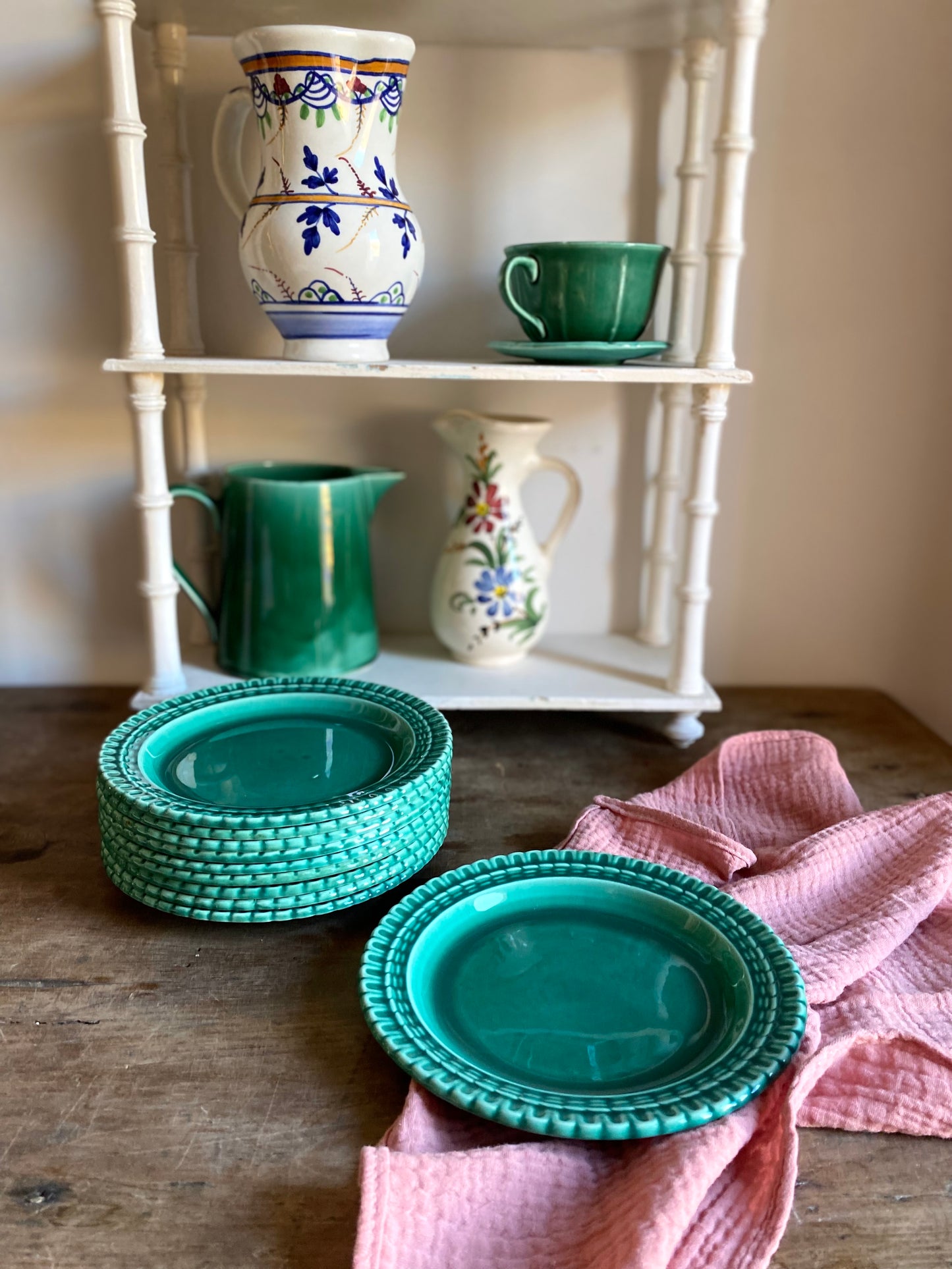10 assiettes à dessert en céramique ancienne vernissée verte