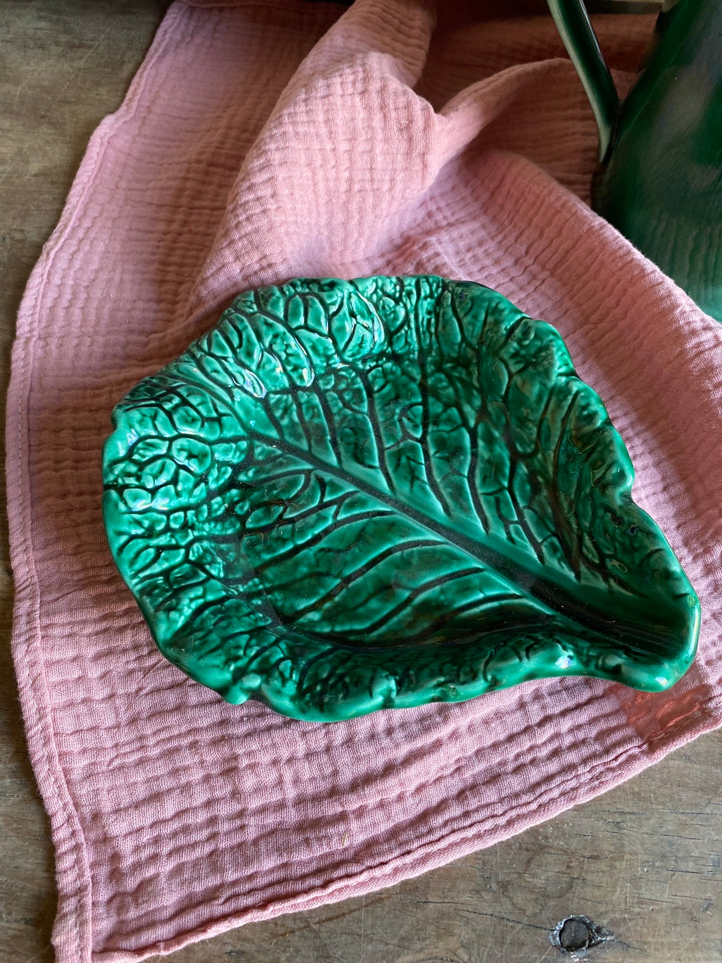 Petit plat feuille de chou en céramique
