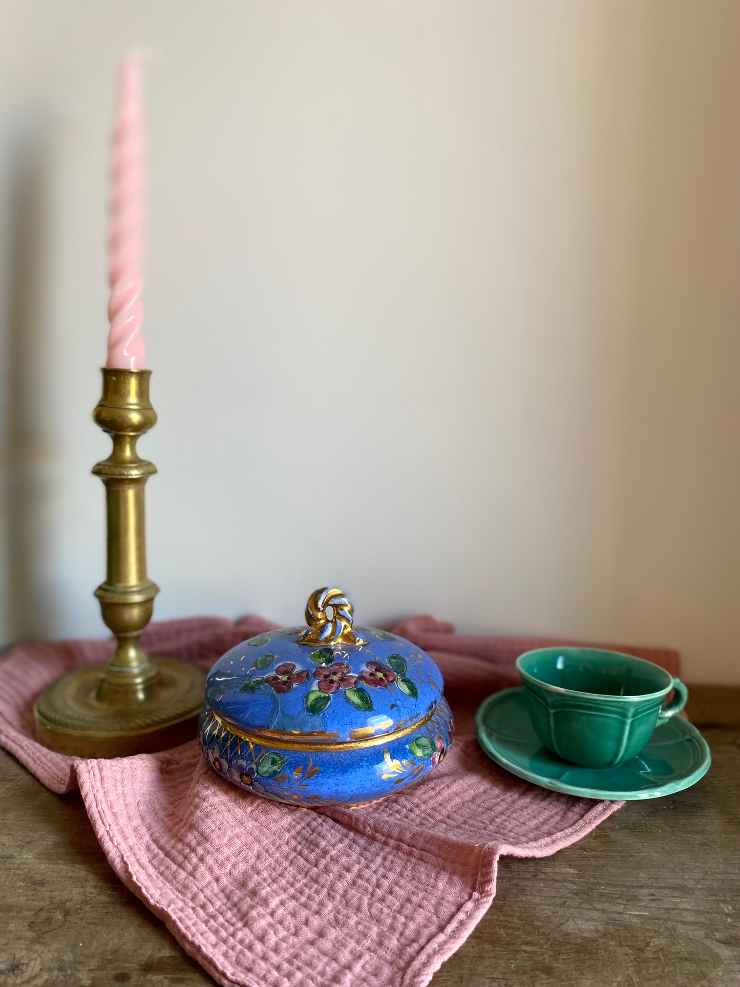 Boîte à bijou en faïence ancienne bleu