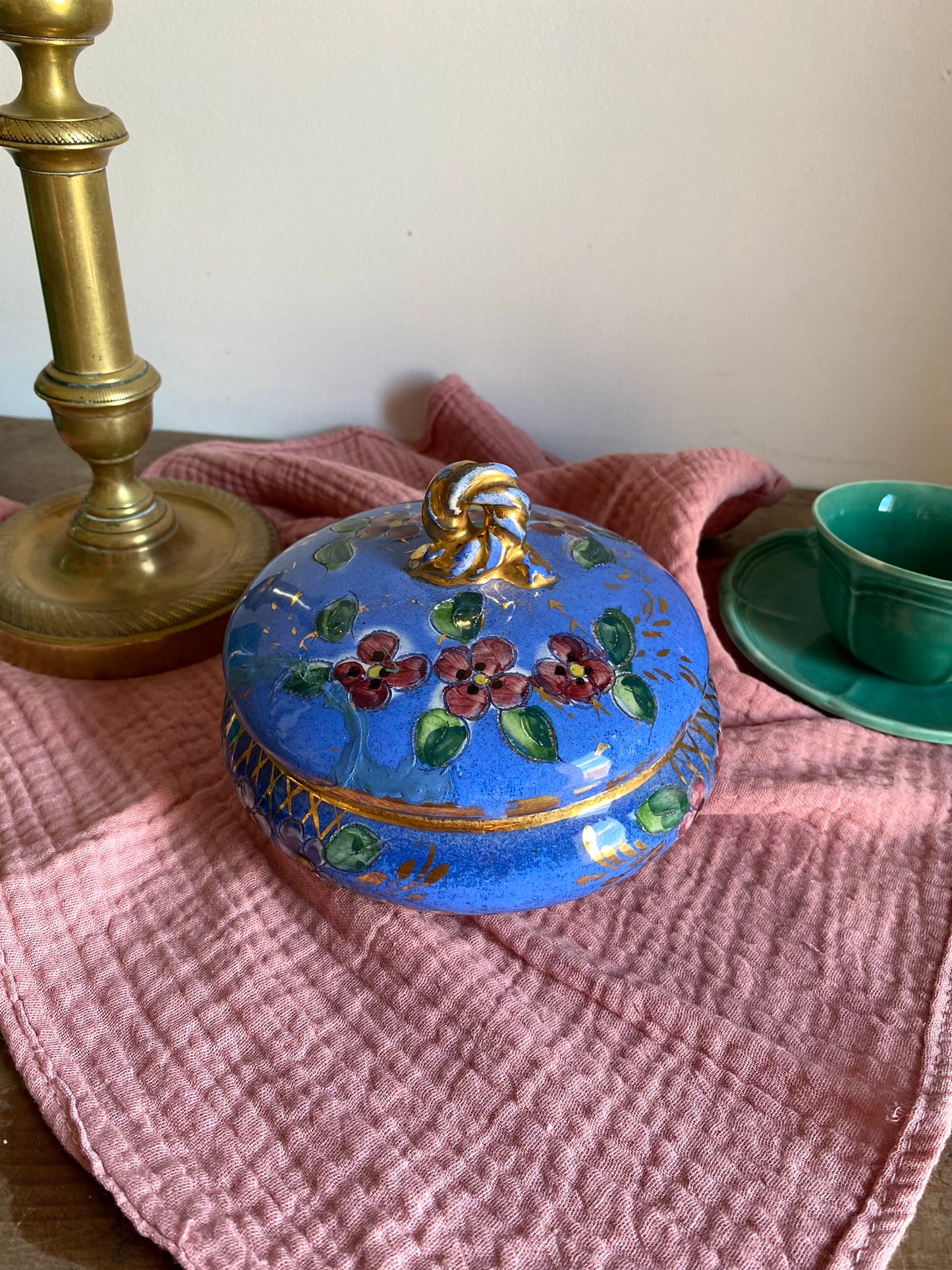 Boîte à bijou en faïence ancienne bleu