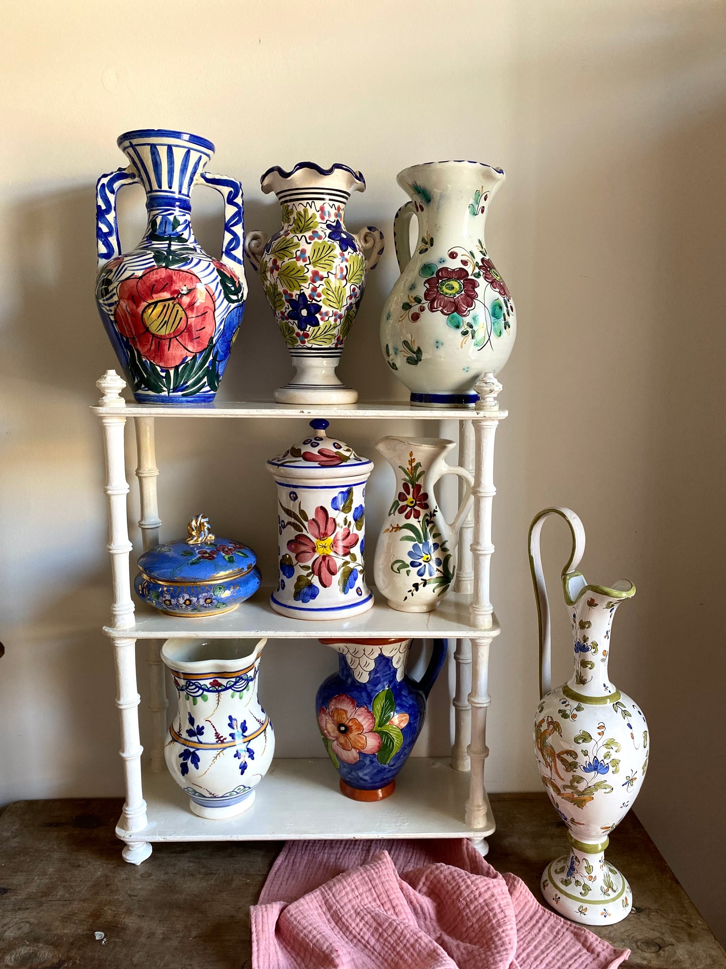 Pichet en céramique ancienne