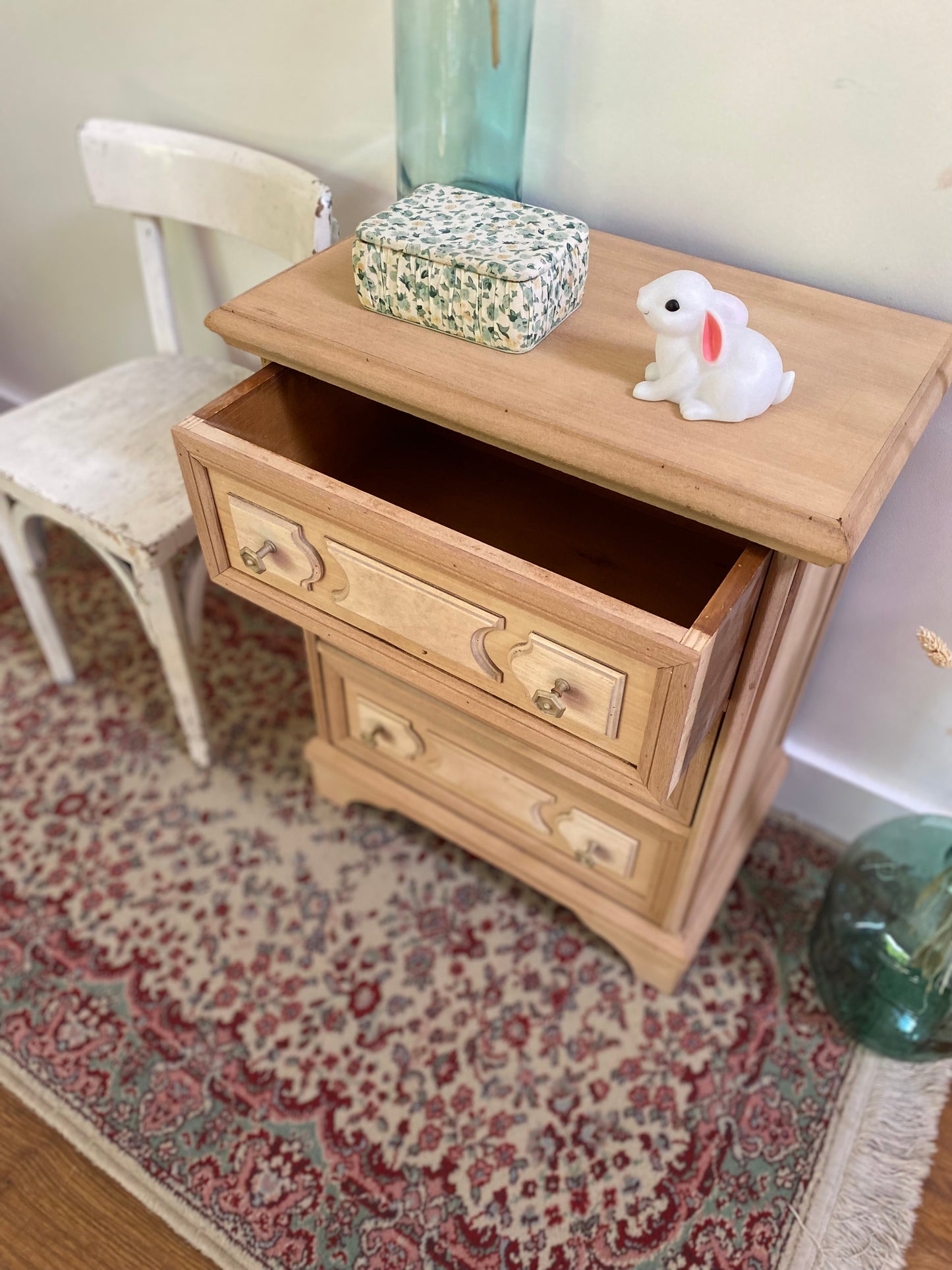 Petit chiffonnier à 3 tiroirs en bois ancien