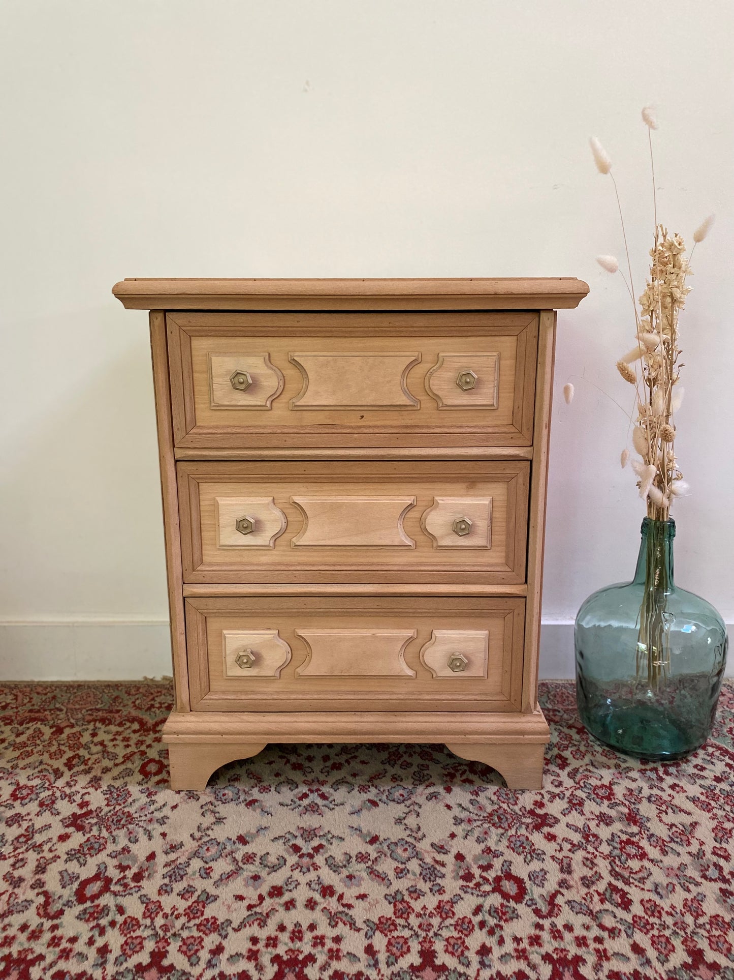 Petit chiffonnier à 3 tiroirs en bois ancien