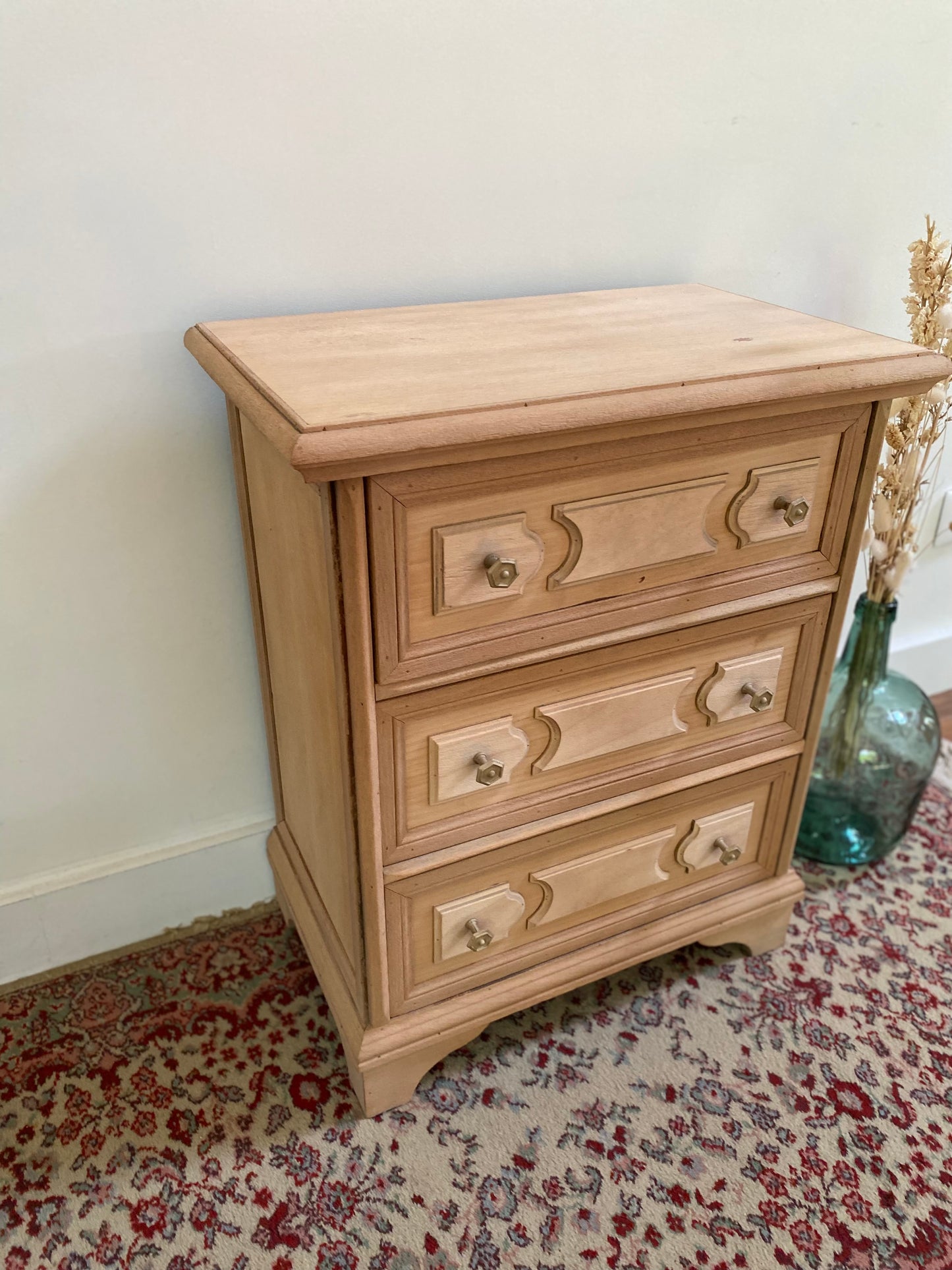 Petit chiffonnier à 3 tiroirs en bois ancien