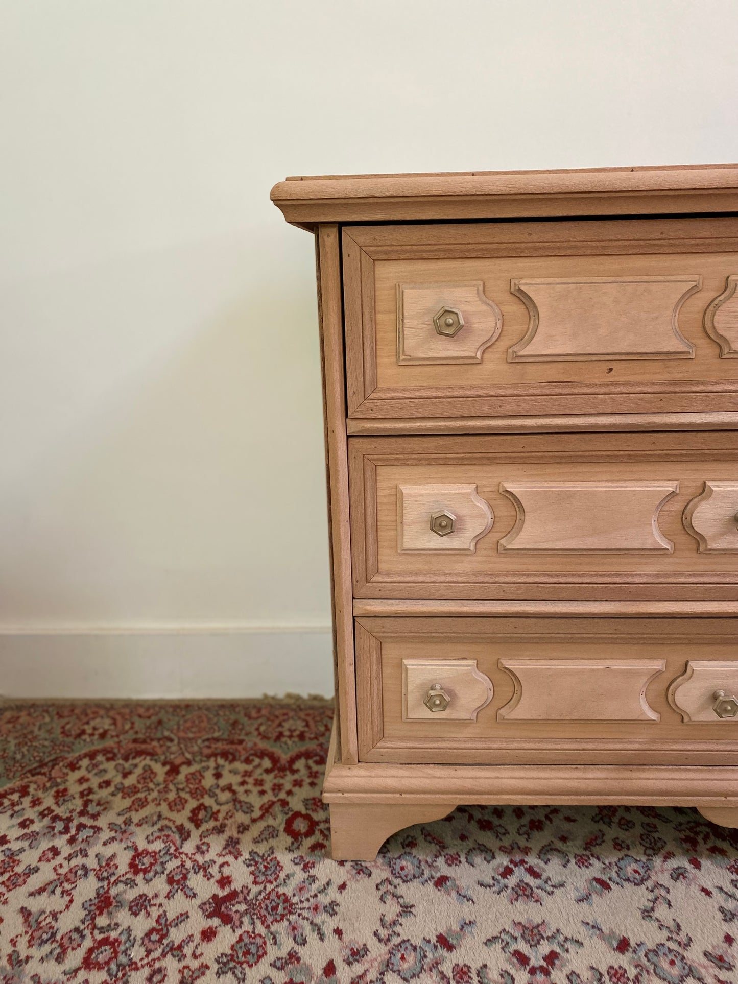 Petit chiffonnier à 3 tiroirs en bois ancien