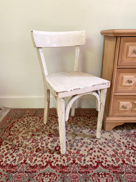 Petite chaise pour enfant en bois ancien