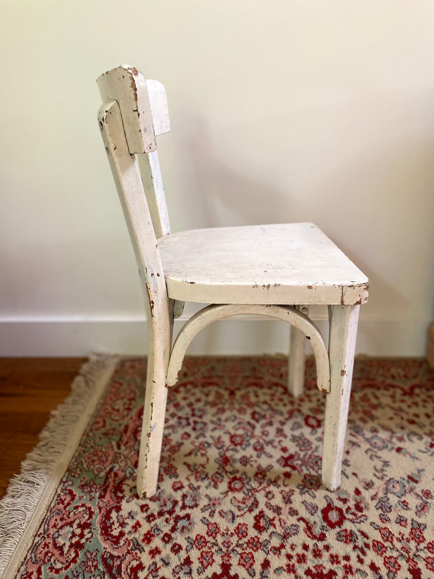 Petite chaise pour enfant en bois ancien