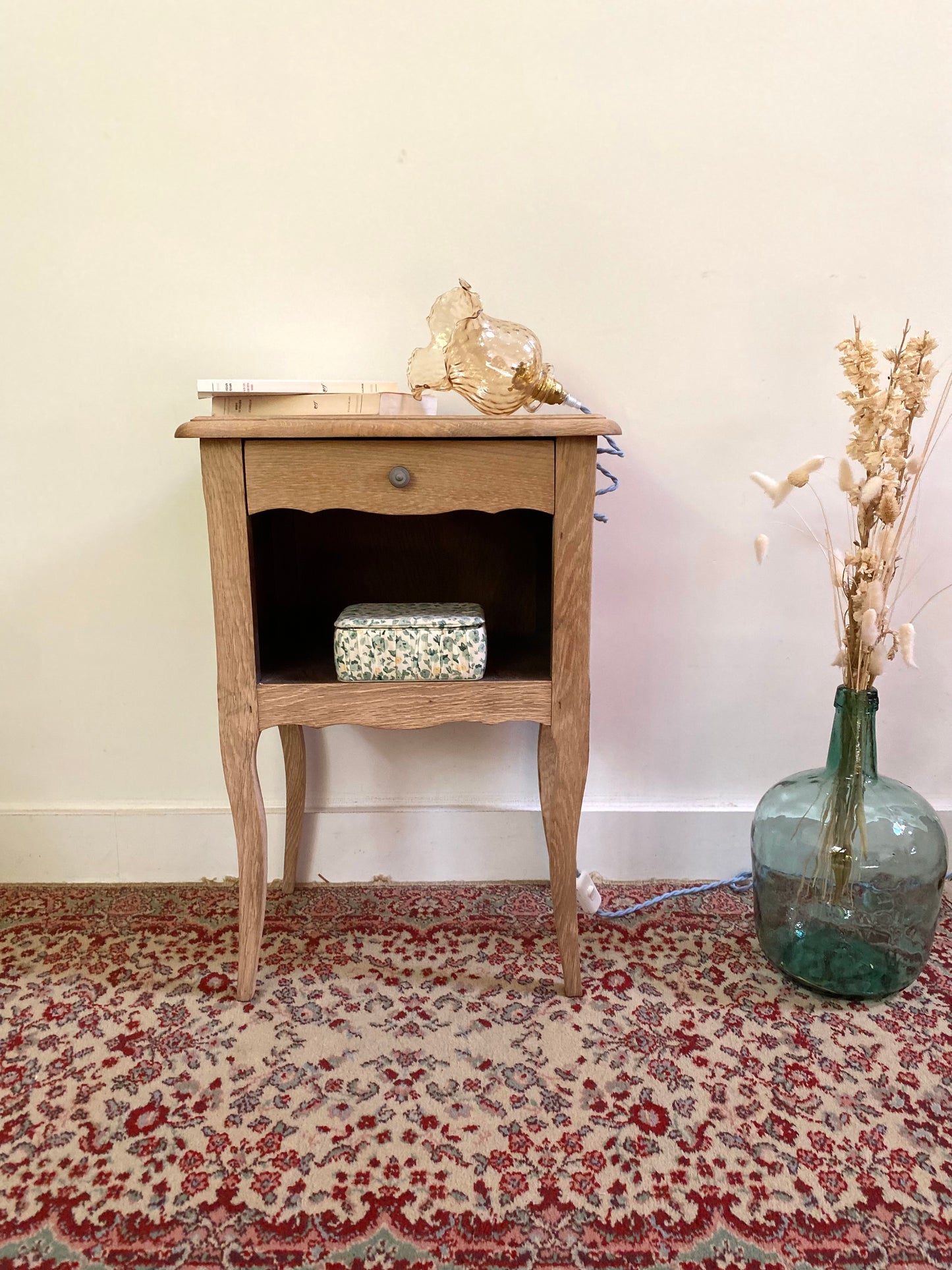 Table de chevet en bois ancien