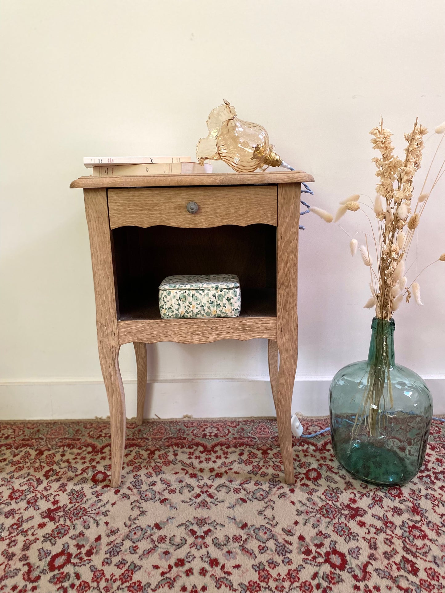 Table de chevet en bois ancien