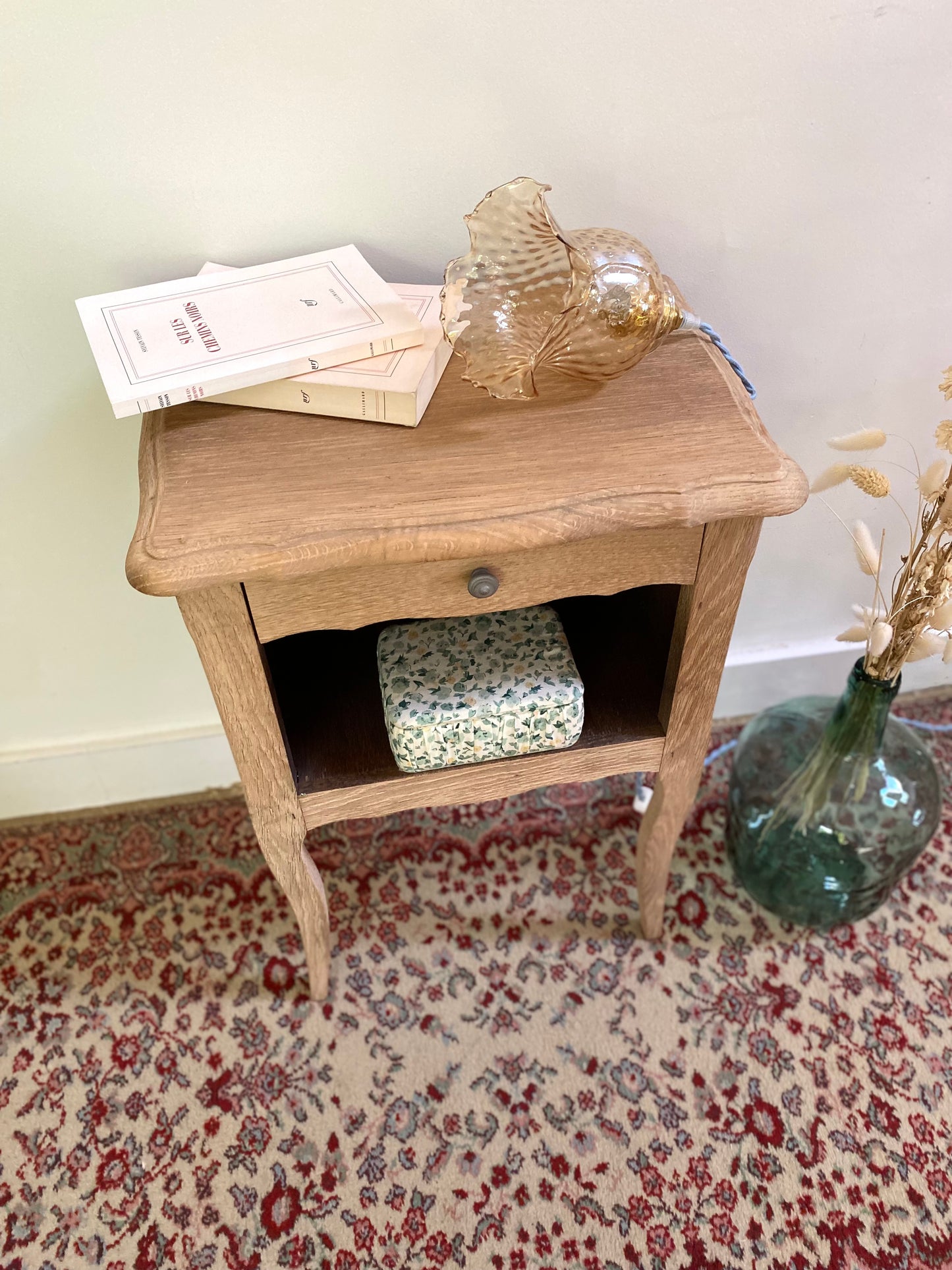 Table de chevet en bois ancien