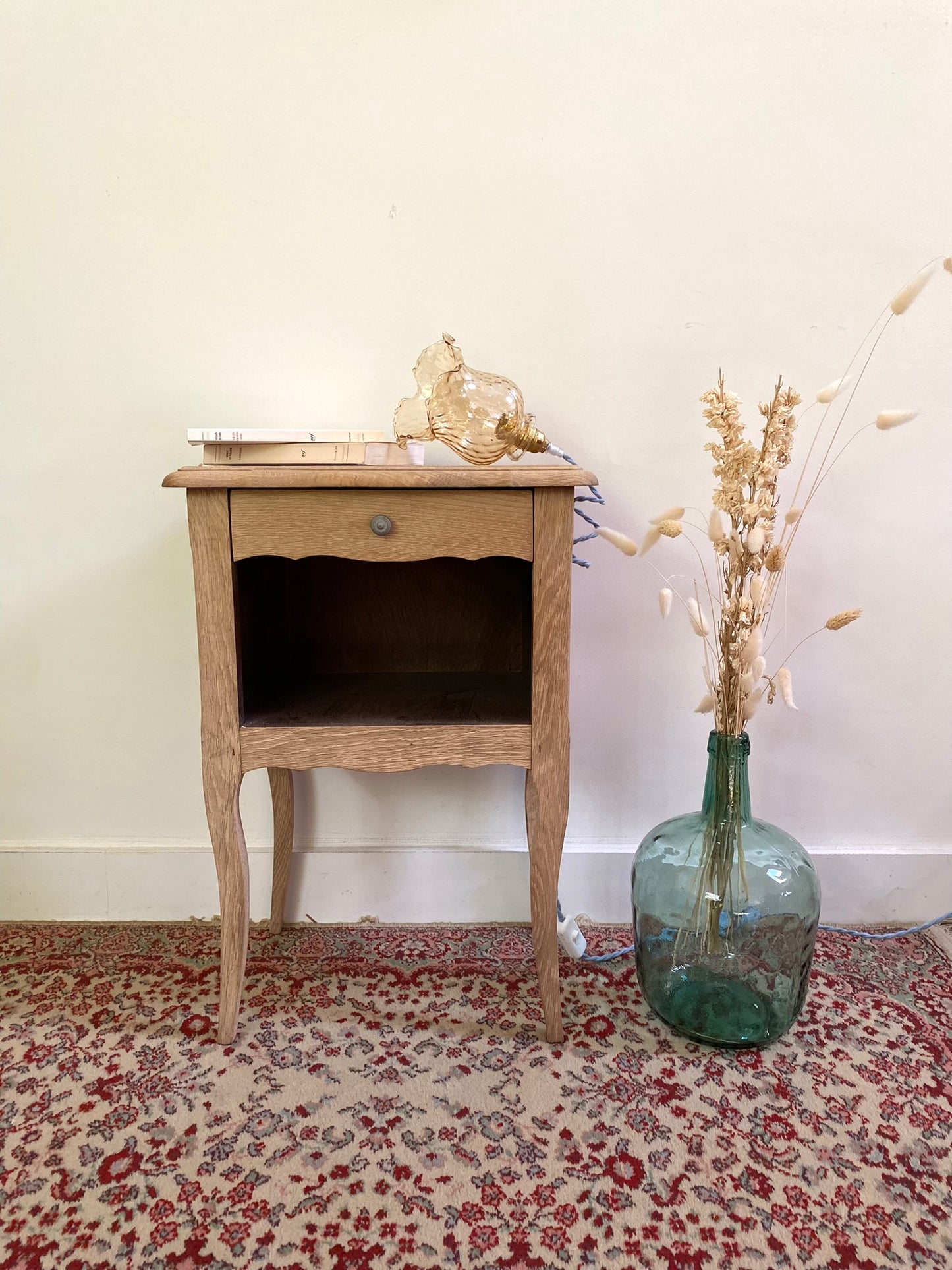 Table de chevet en bois ancien