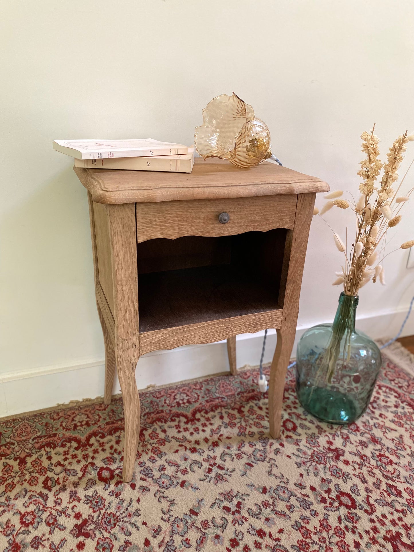 Table de chevet en bois ancien