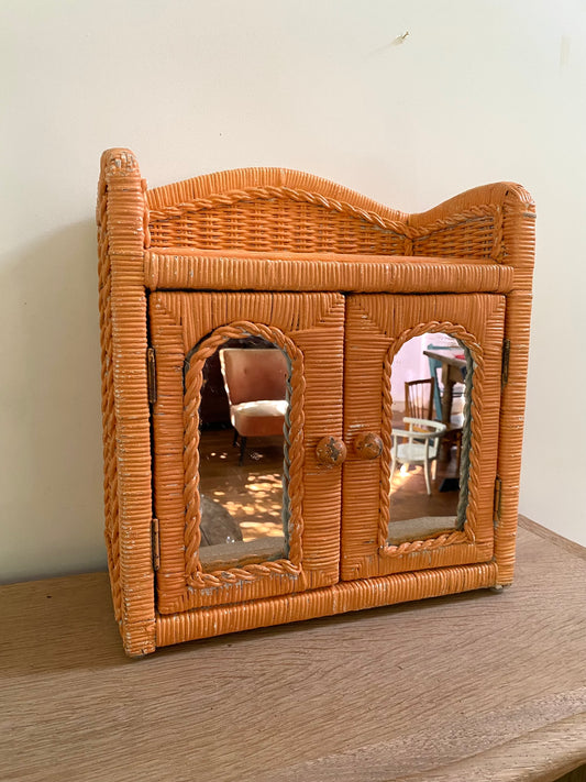 Petite armoire murale vintage en rotin