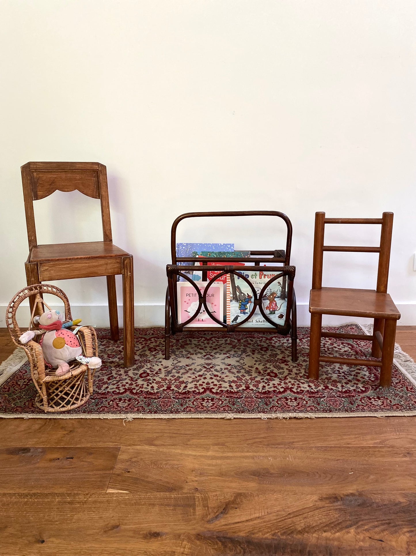 Chaise pour enfant en bois ancien