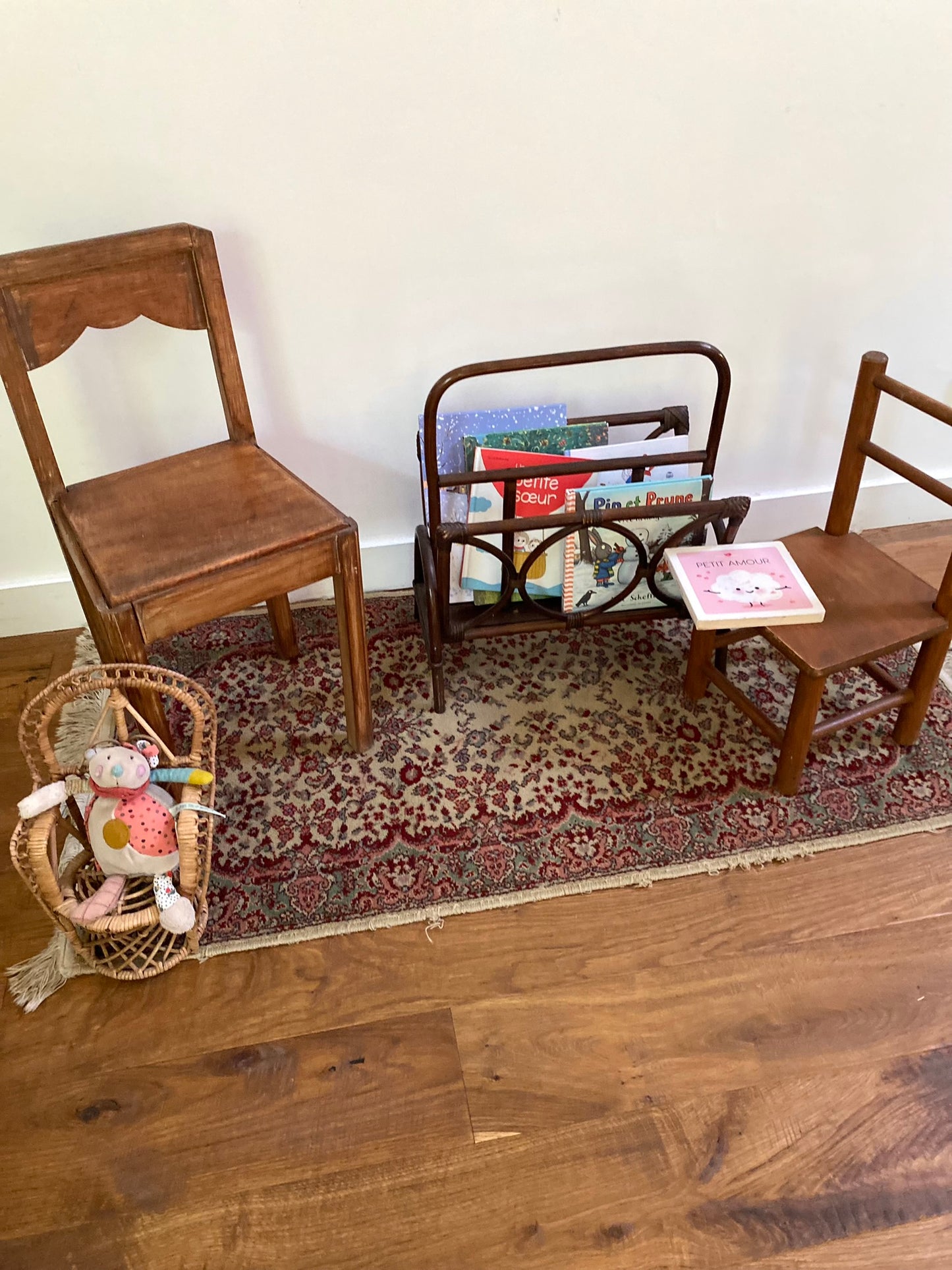 Chaise pour enfant en bois ancien