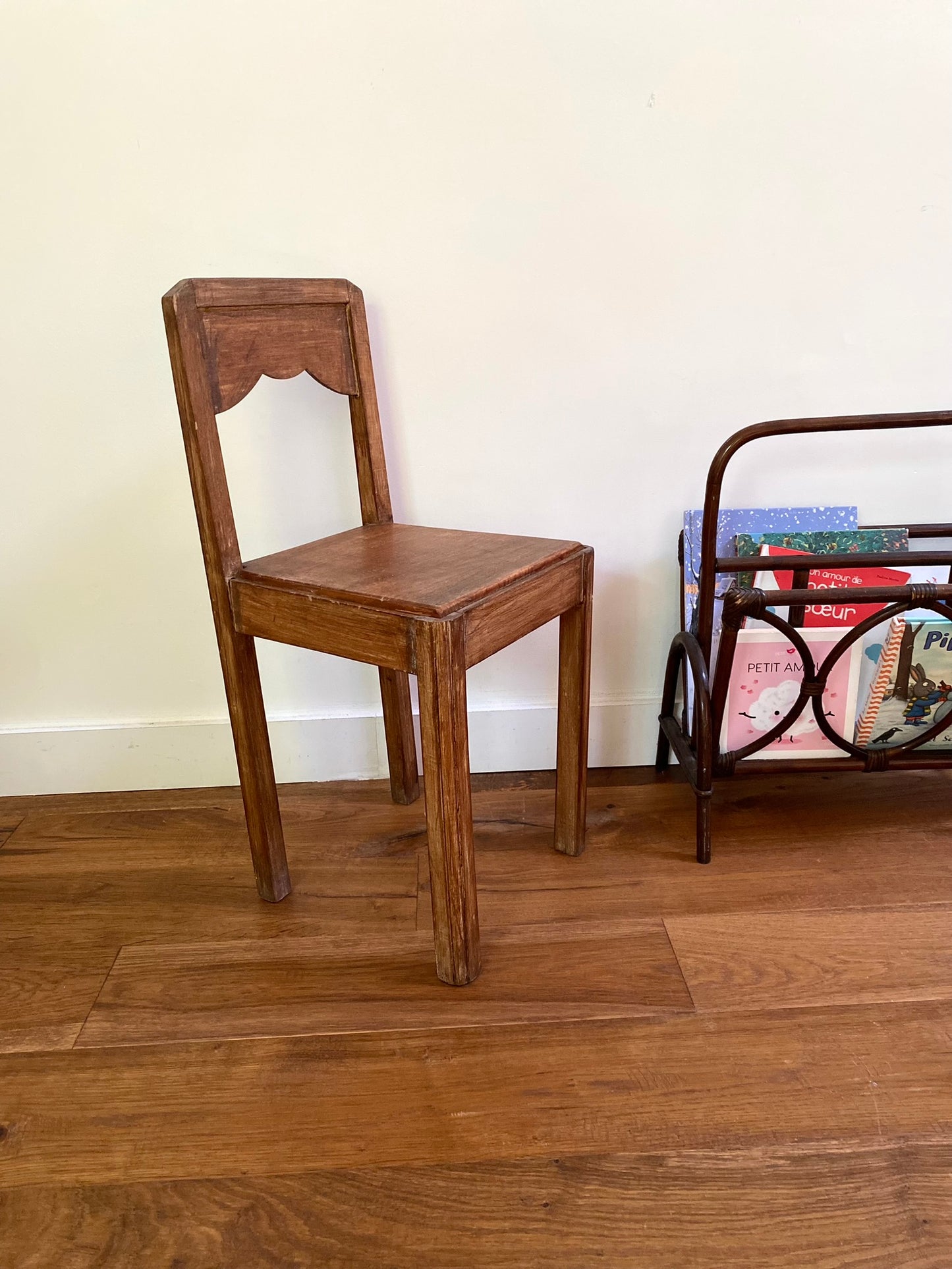 Chaise pour enfant en bois ancien