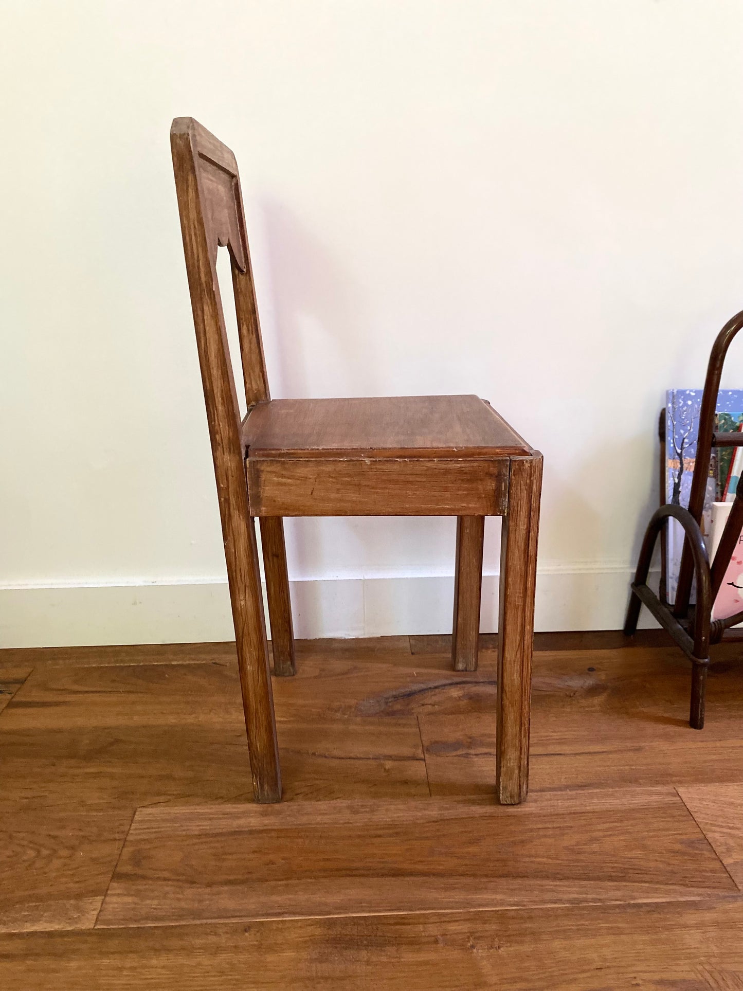 Chaise pour enfant en bois ancien