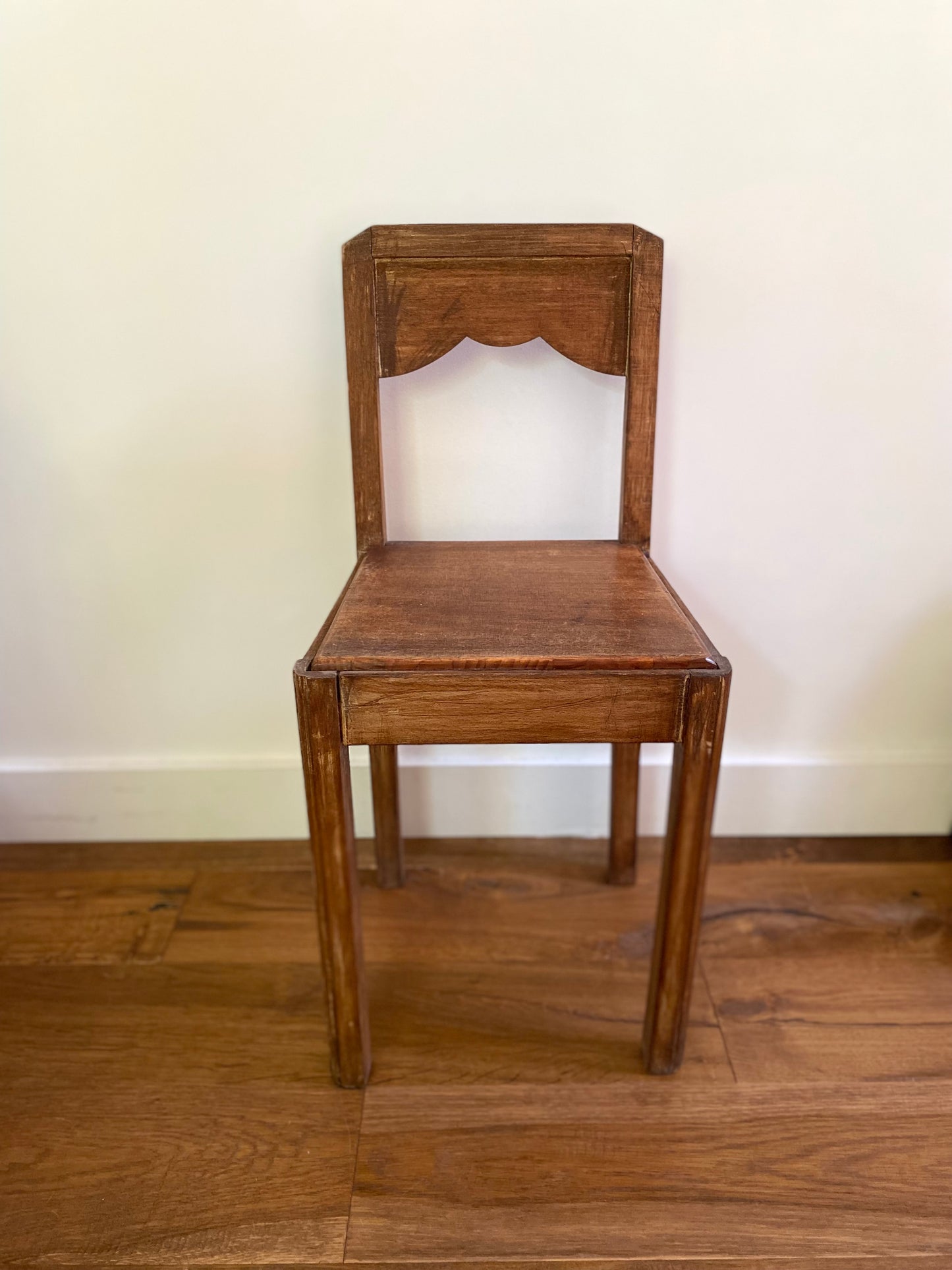 Chaise pour enfant en bois ancien