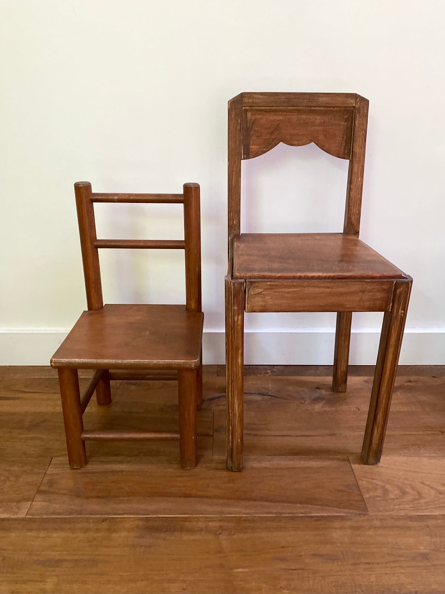 Chaise pour enfant en bois ancien