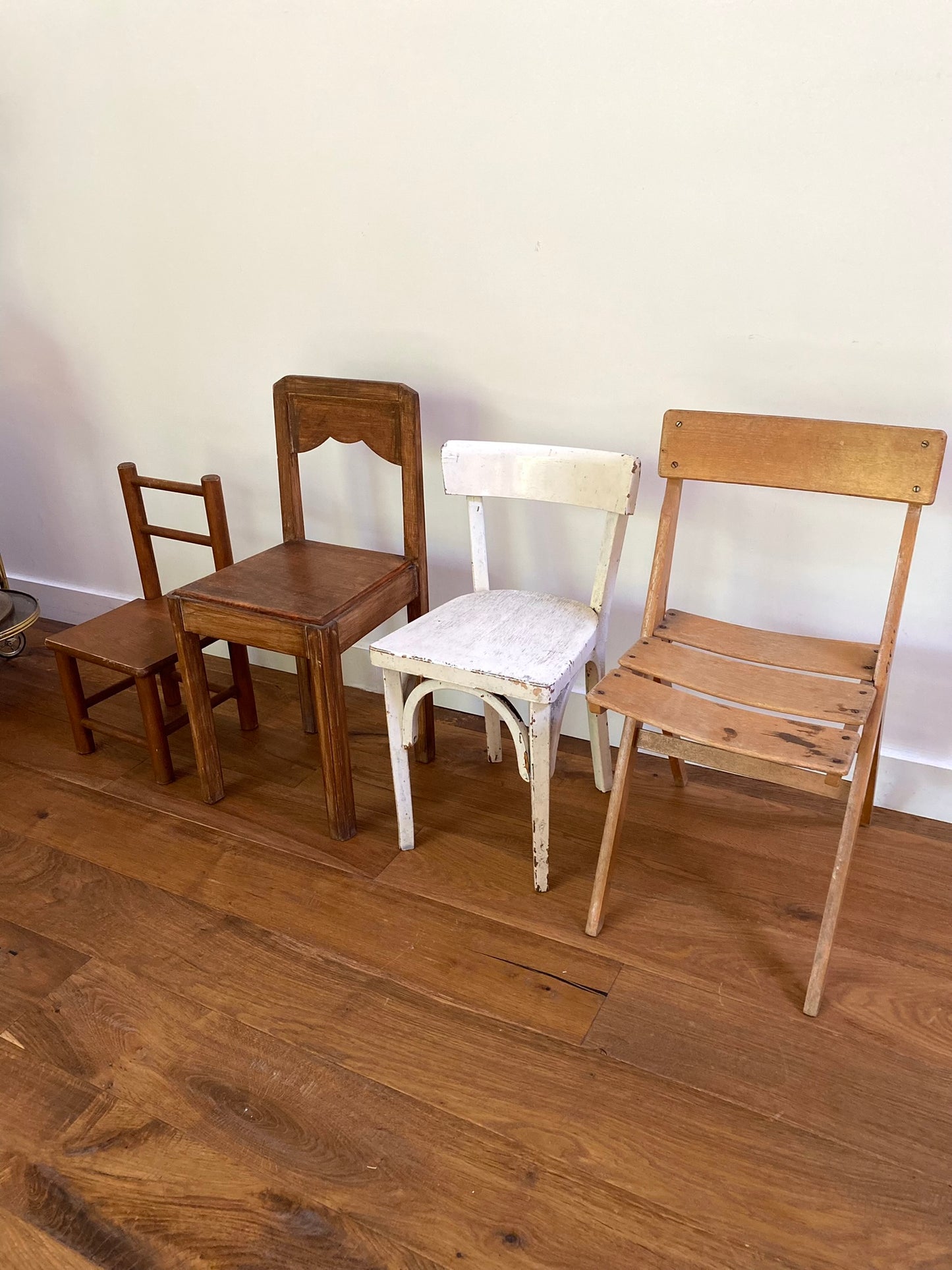 Chaise pour enfant en bois ancien