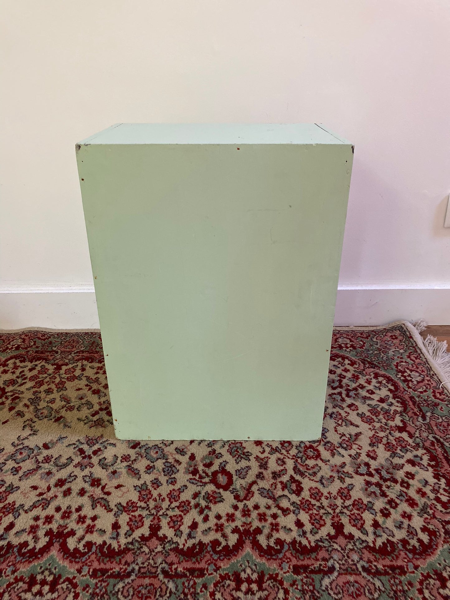 Petit meuble de rangement en bois à trois tiroir