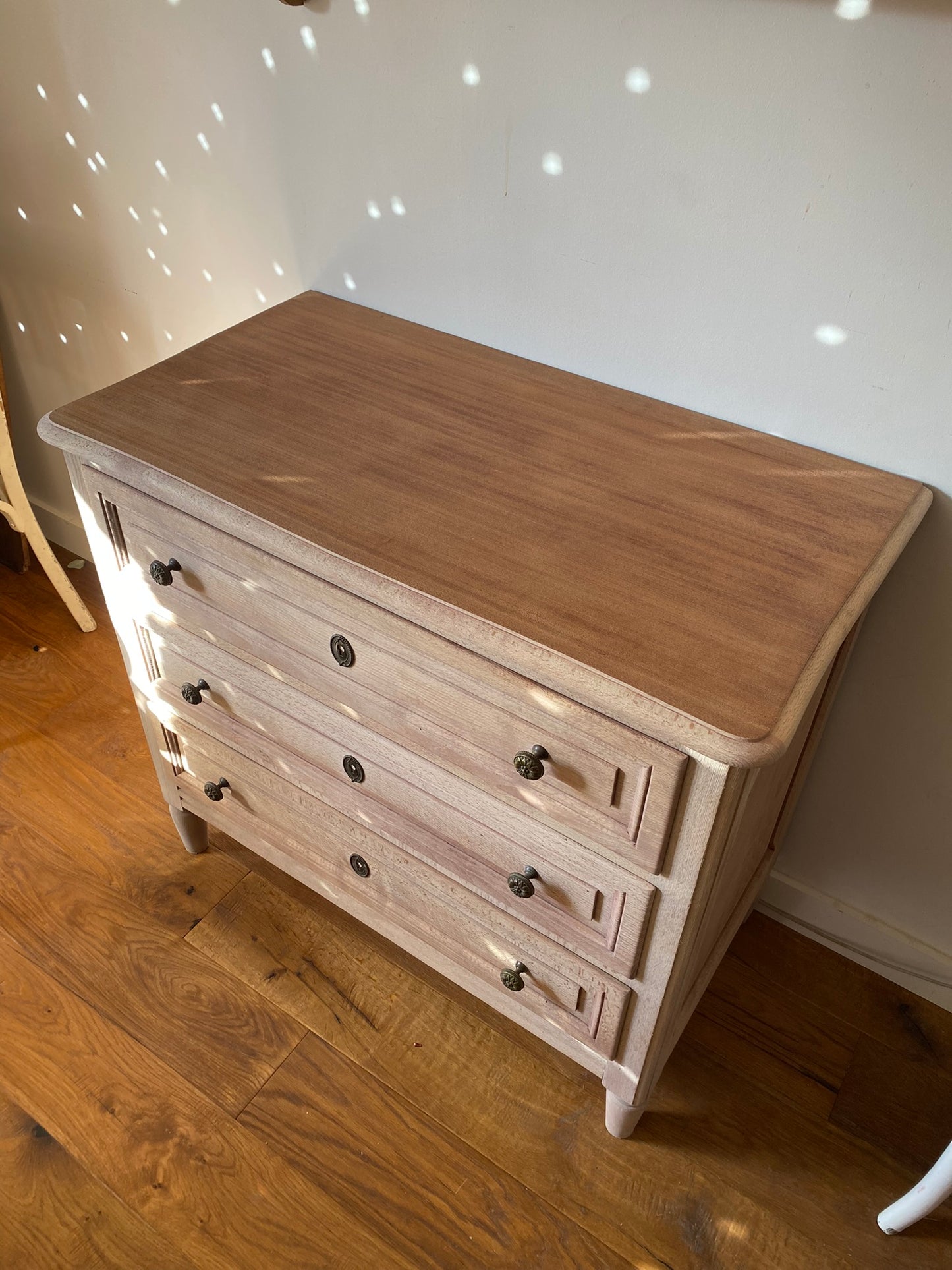 Commode 3 tiroirs en bois massif ancien rénové