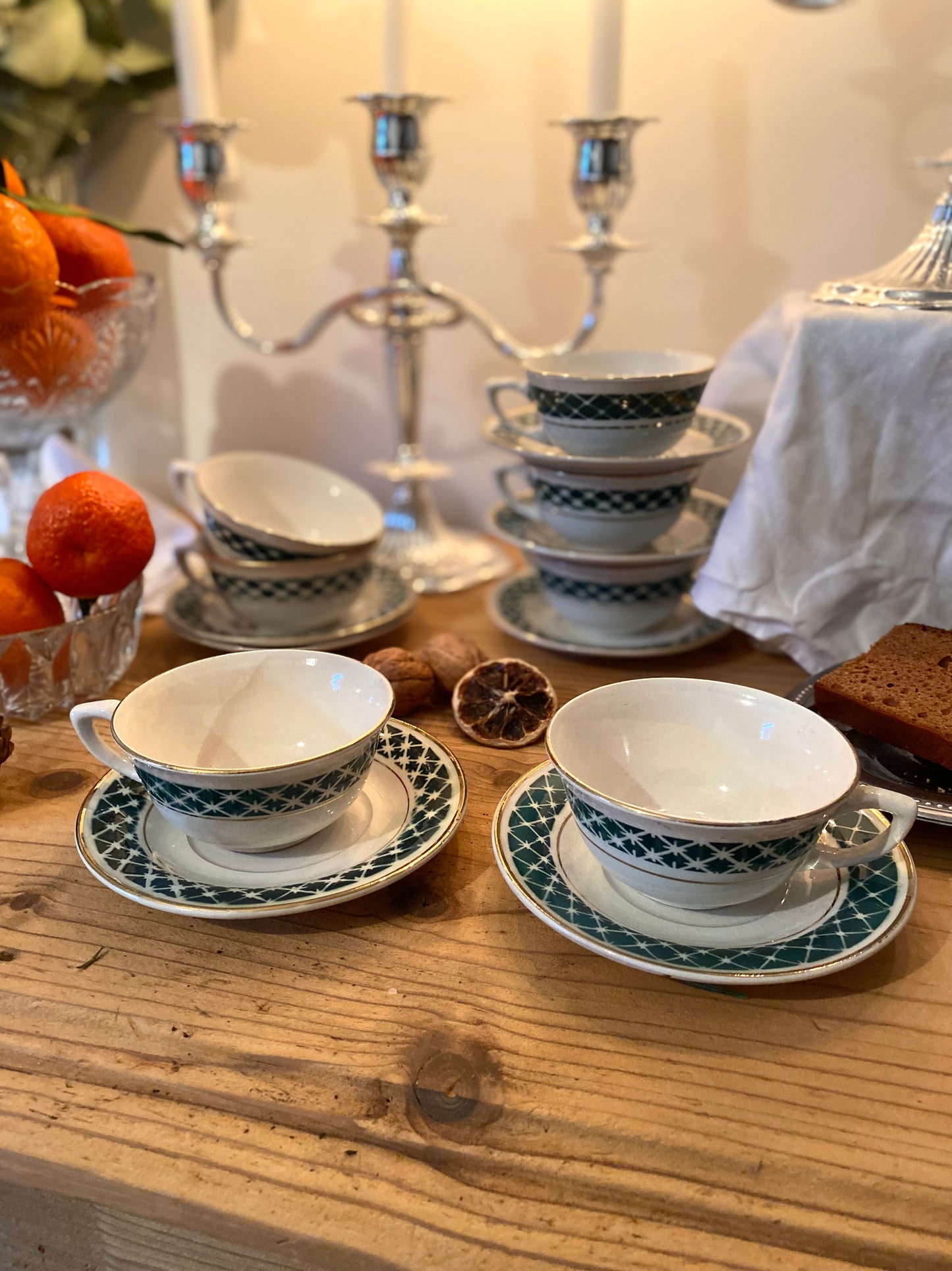 9 verres à pied en verre ciselé