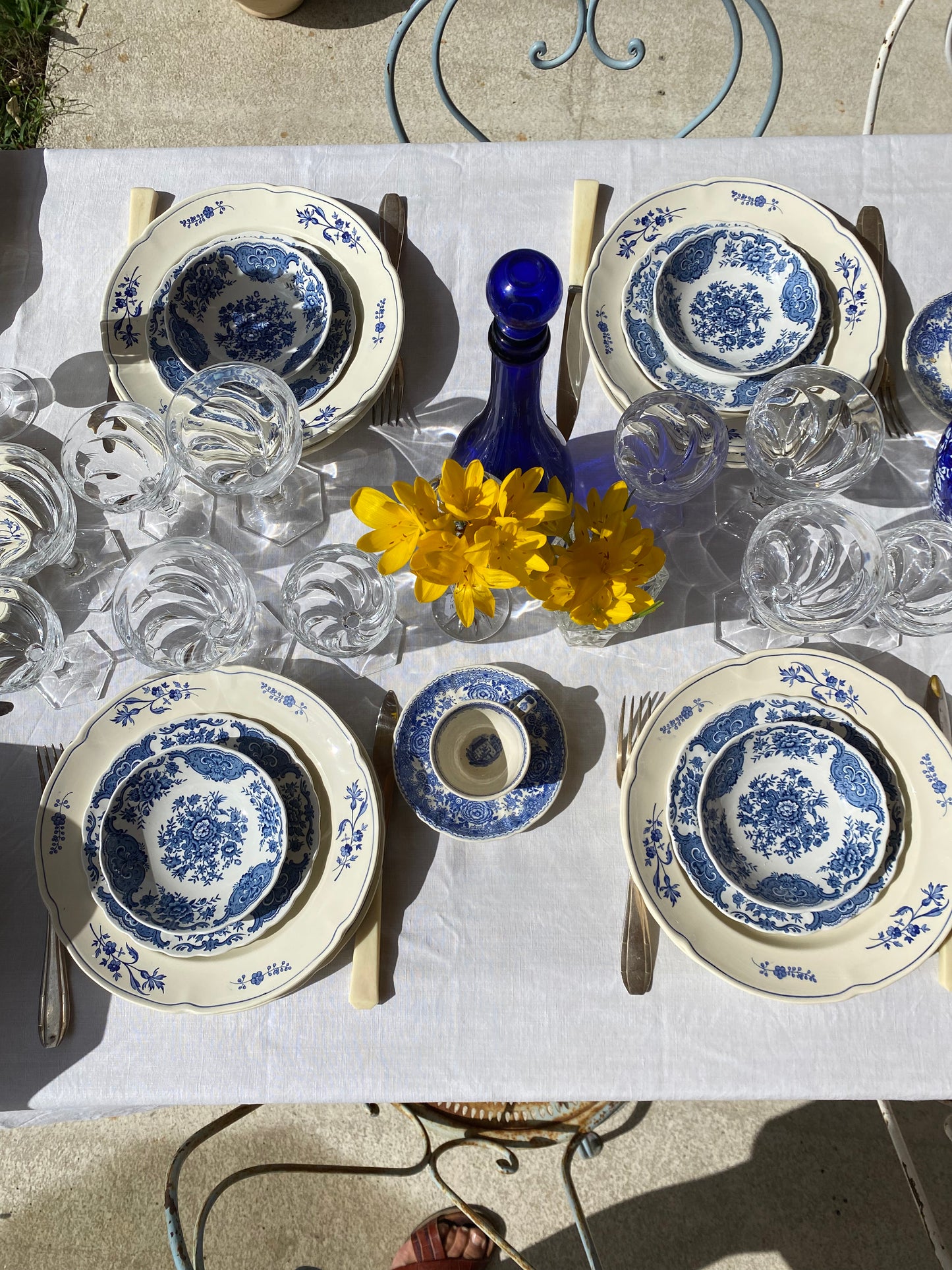 Ensemble de 8 ramequins ou coupelles en porcelaine anglaise ancienne