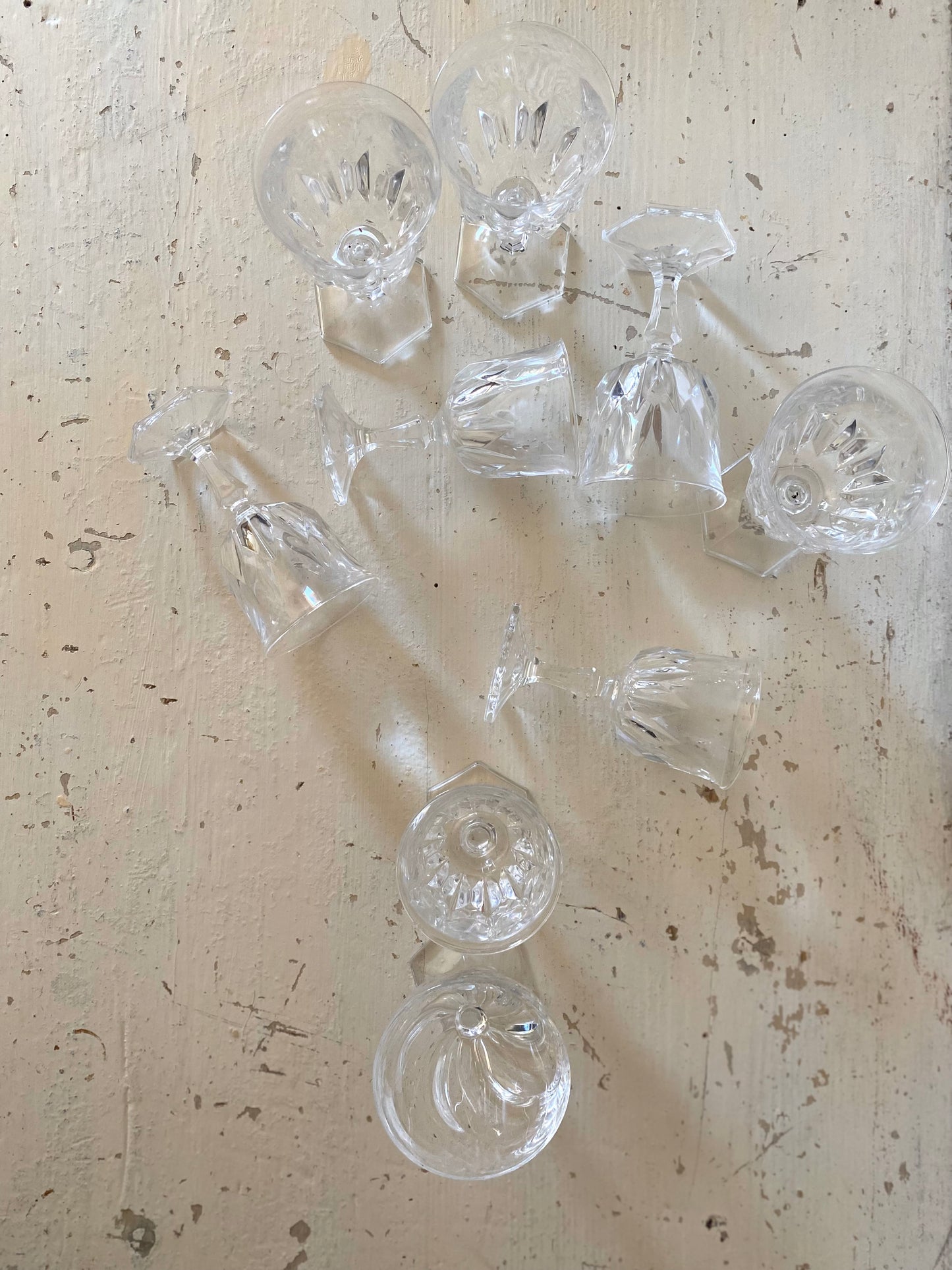 Service de 8 verres à pied en cristal ciselé