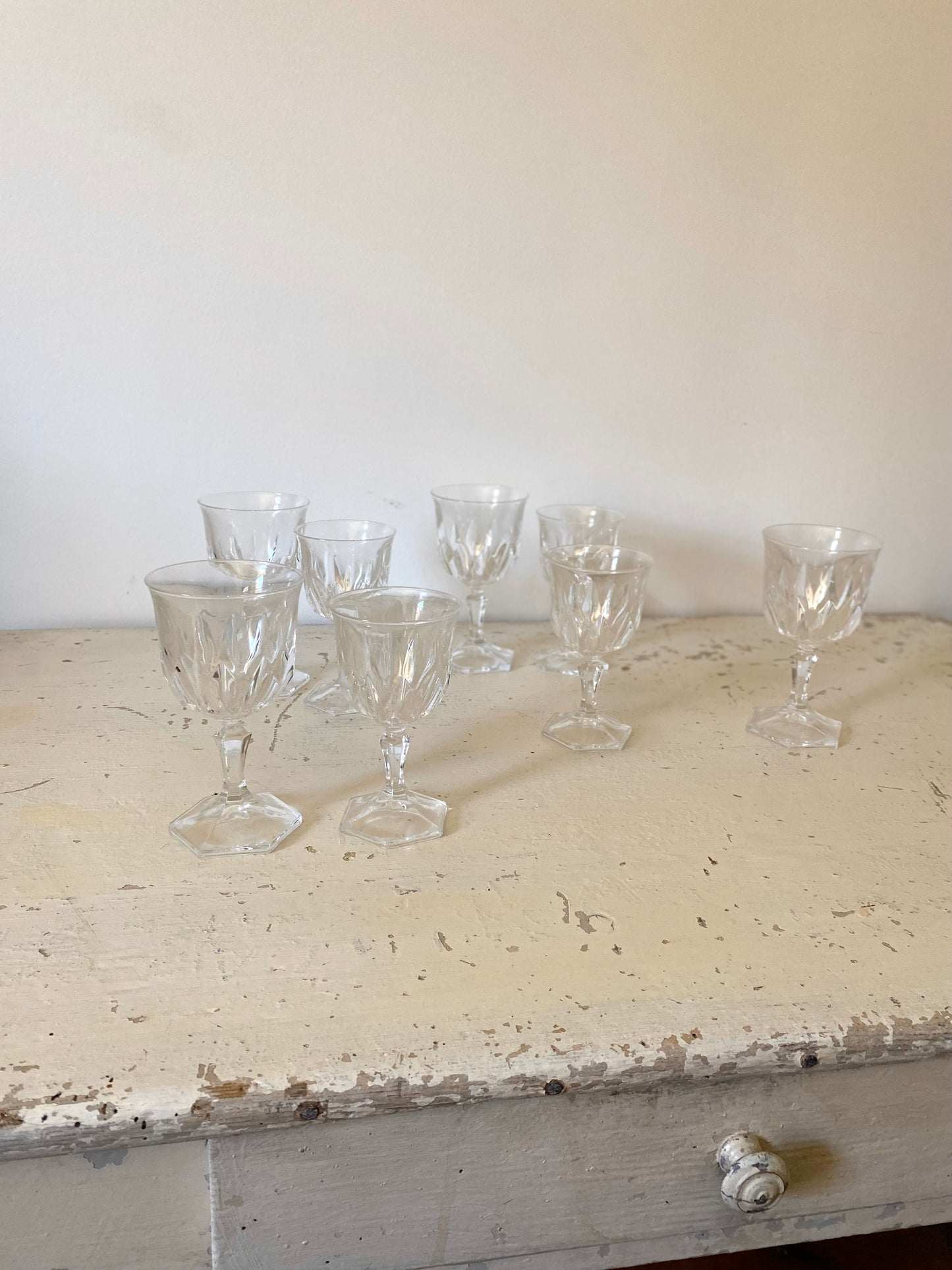 Service de 8 verres à pied en cristal ciselé