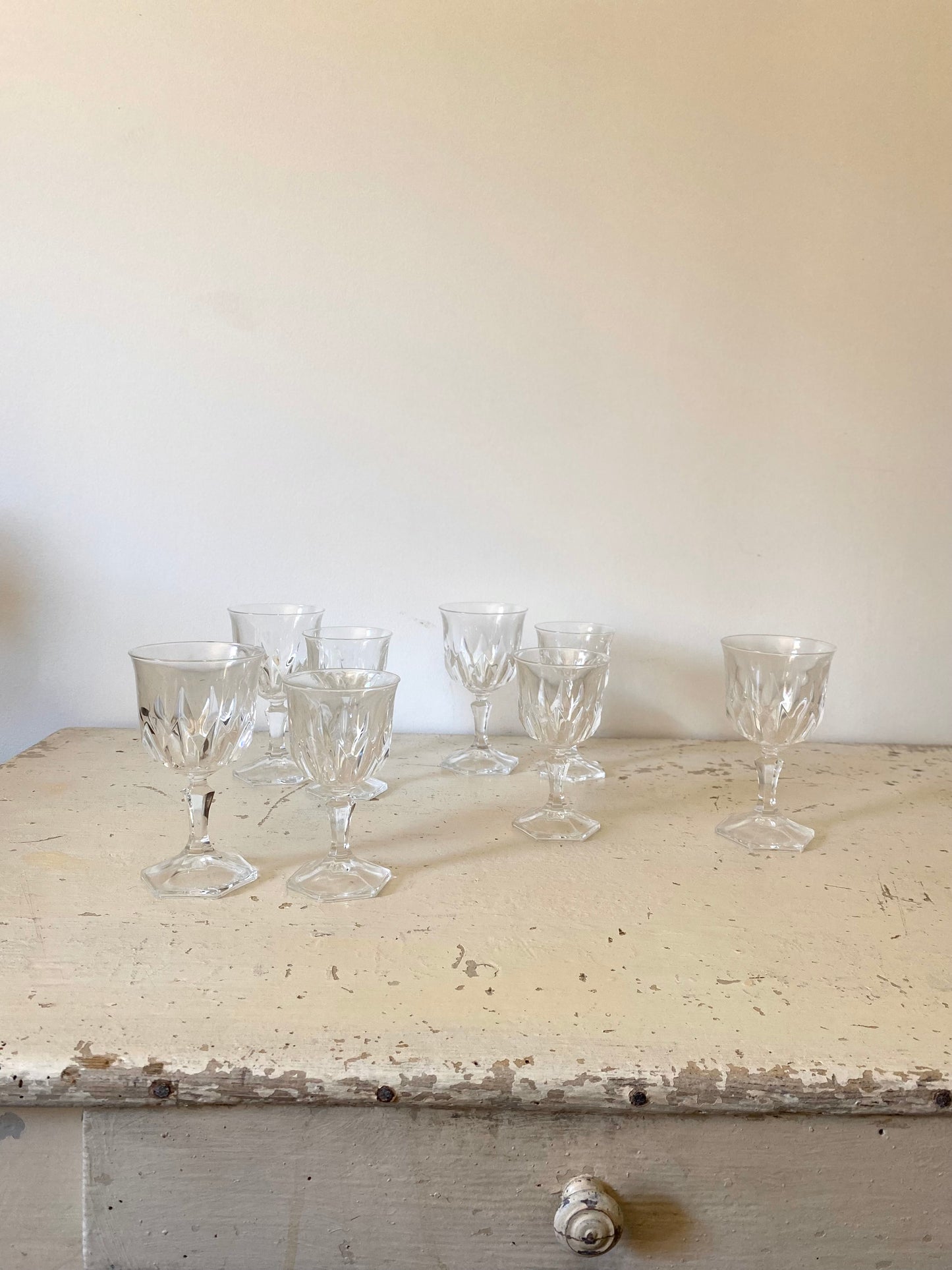 Service de 8 verres à pied en cristal ciselé
