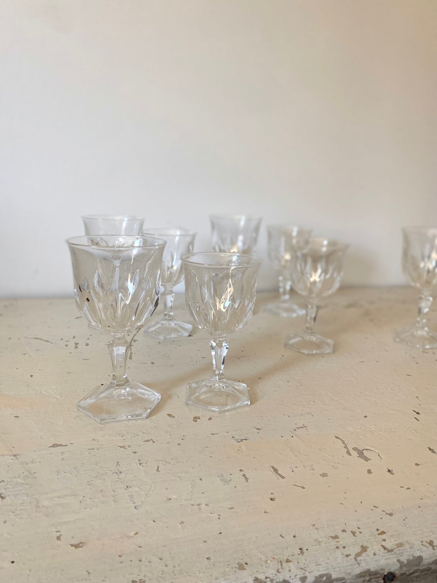 Service de 8 verres à pied en cristal ciselé