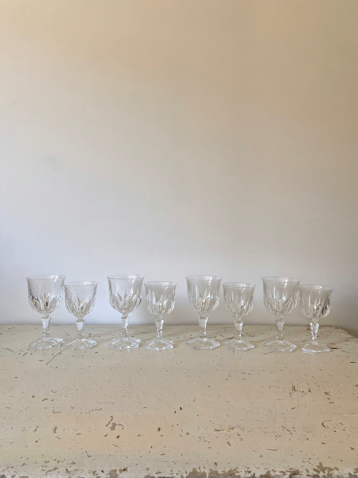 Service de 8 verres à pied en cristal ciselé