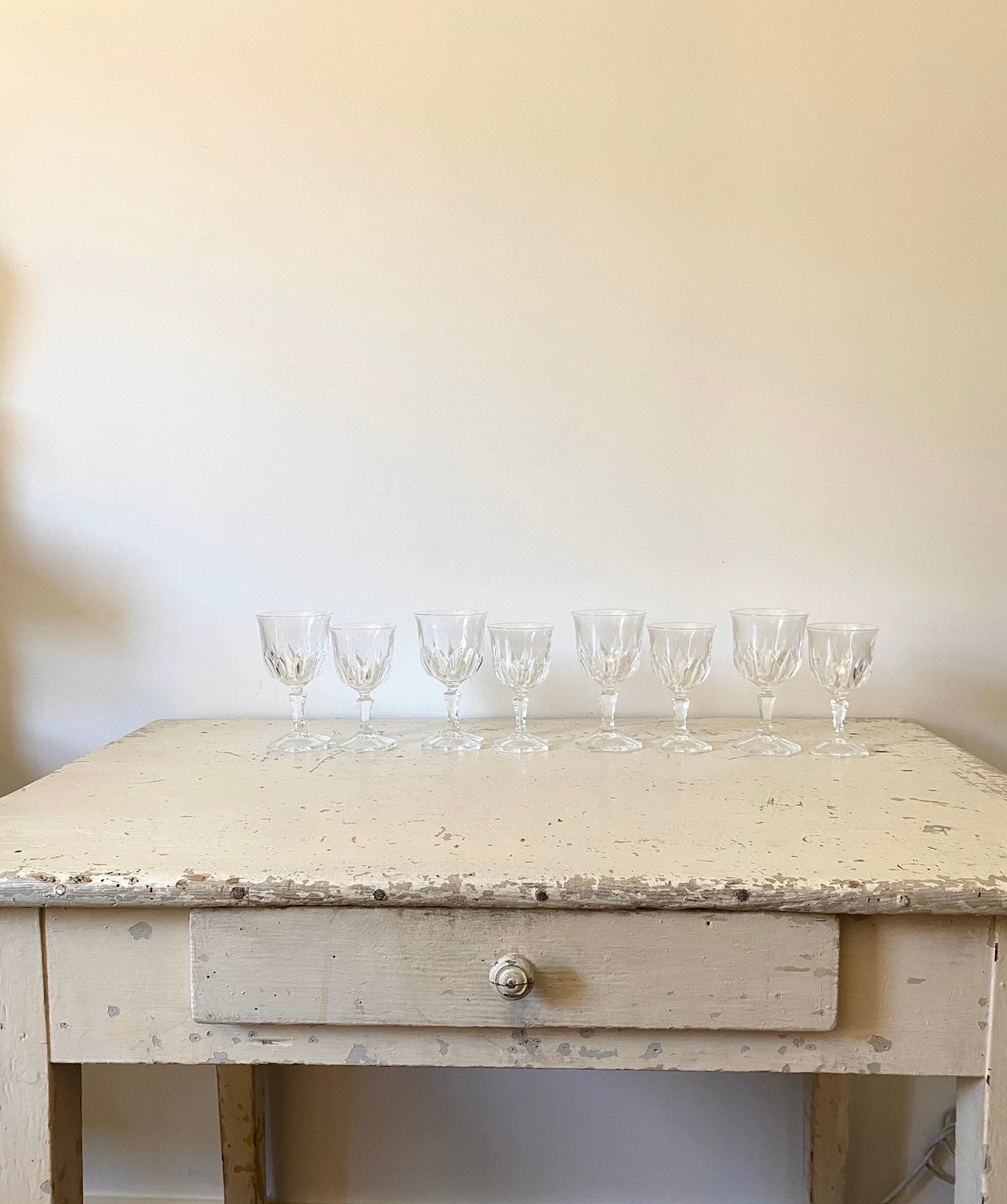 Service de 8 verres à pied en cristal ciselé