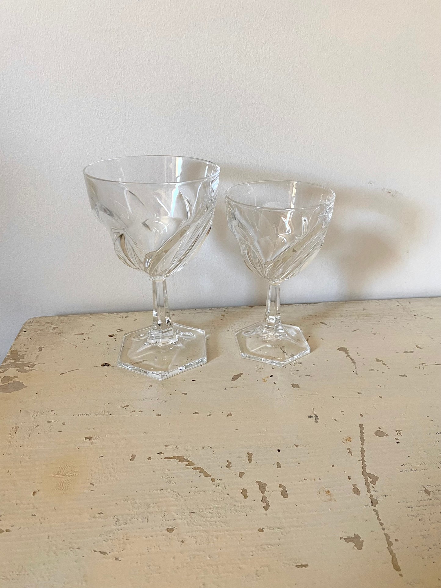 Service de 16 verres à pied en cristal torsadé